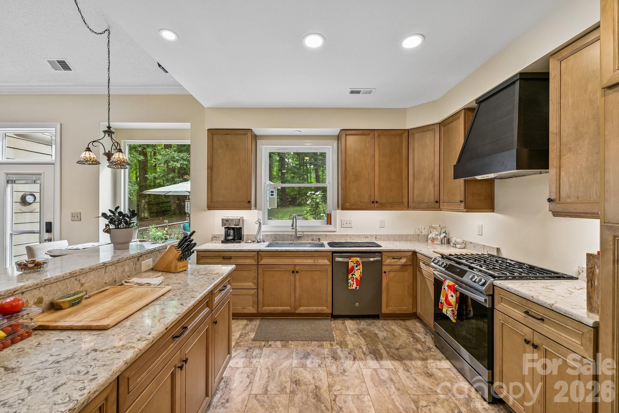 Single Family Residence at 9139 Magnolia Estates Drive, Cornelius, photo 27 of 73