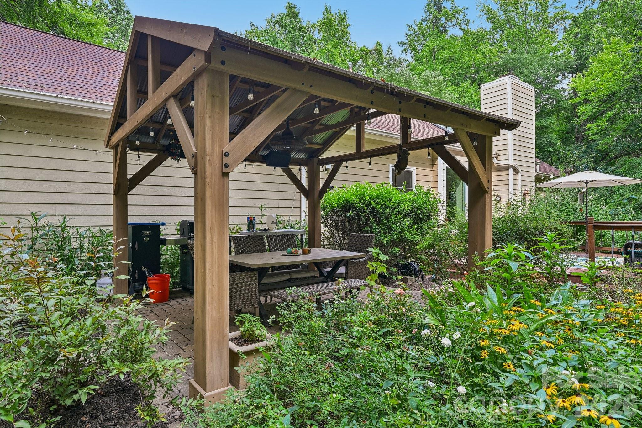 Single Family Residence at 9139 Magnolia Estates Drive, Cornelius, photo 65 of 73
