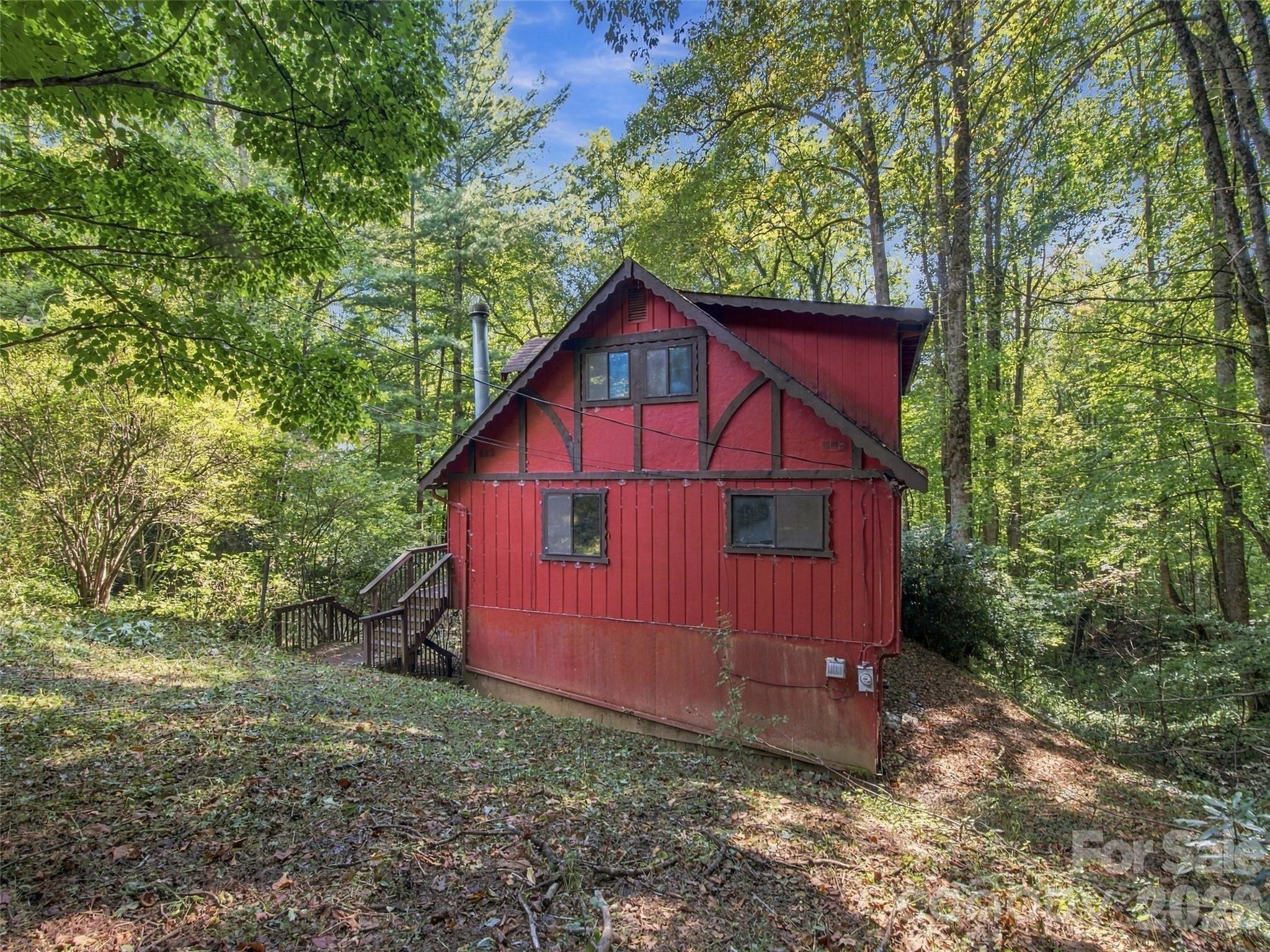 Single Family Residence at 151 Tiger Lily Lane, Waynesville, photo 5 of 26