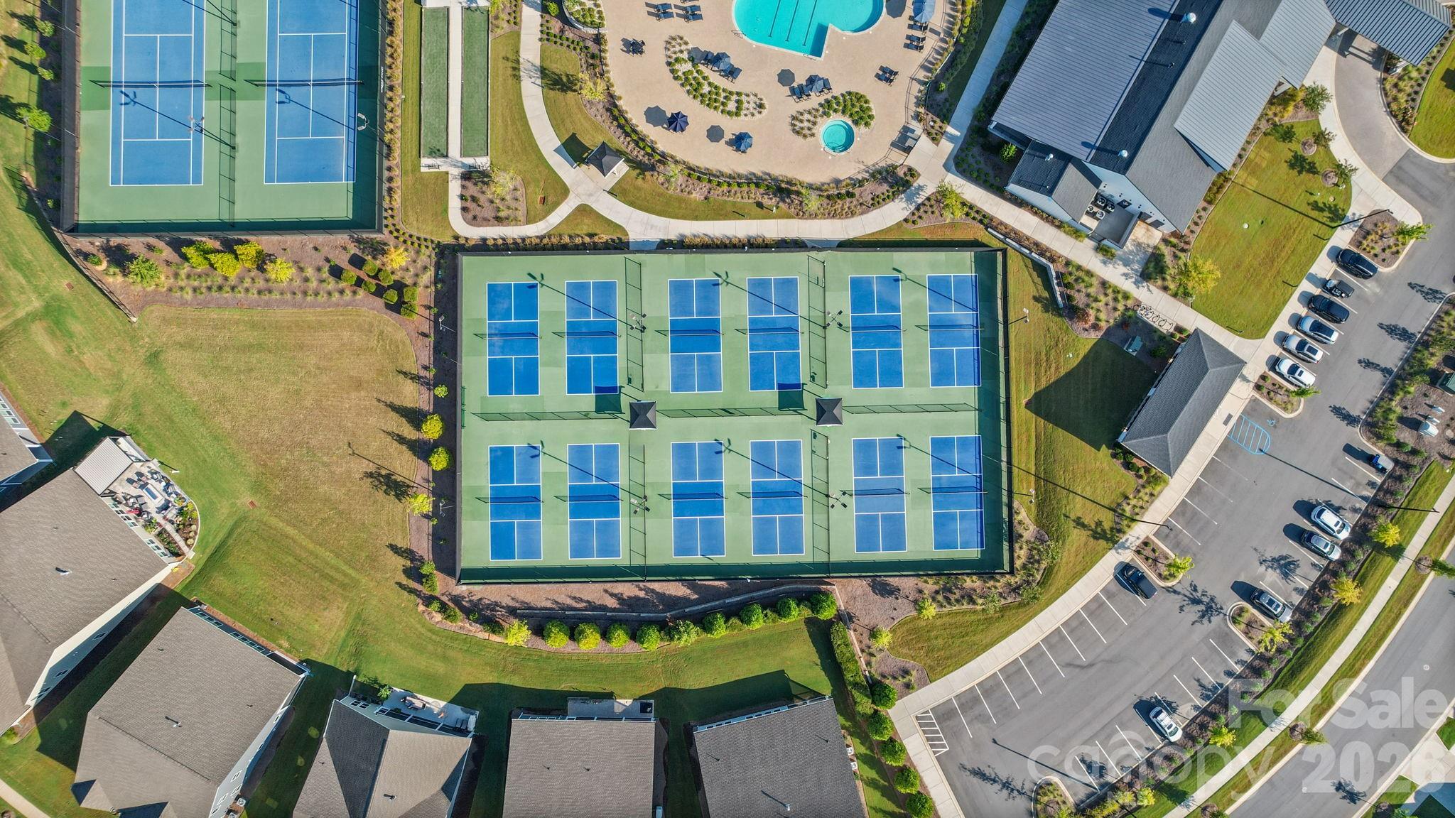 Ball courts - 4007 Brush Creek, Monroe