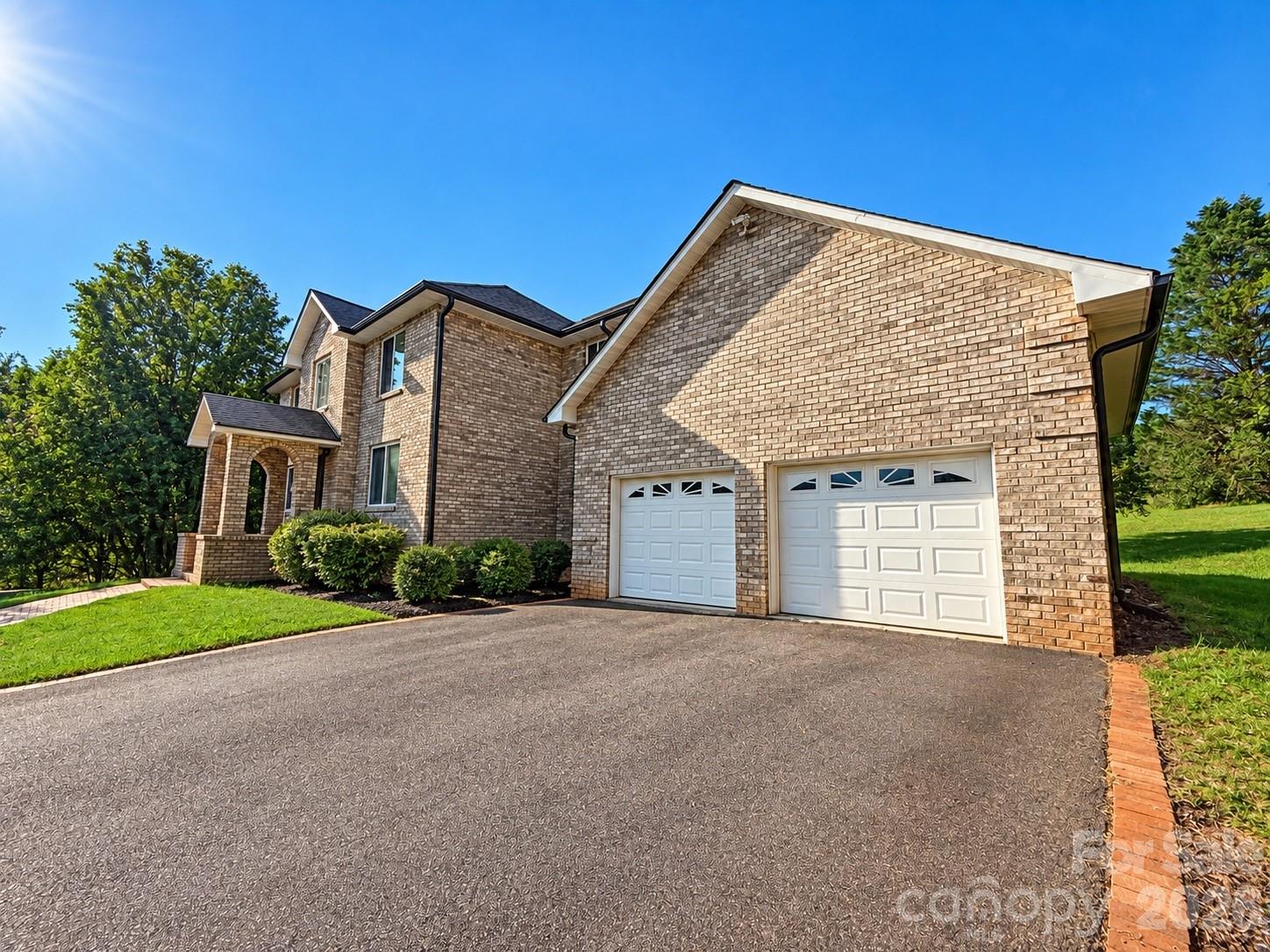 Single Family Residence at 5980 Willowbottom Road, Hickory, photo 5 of 37