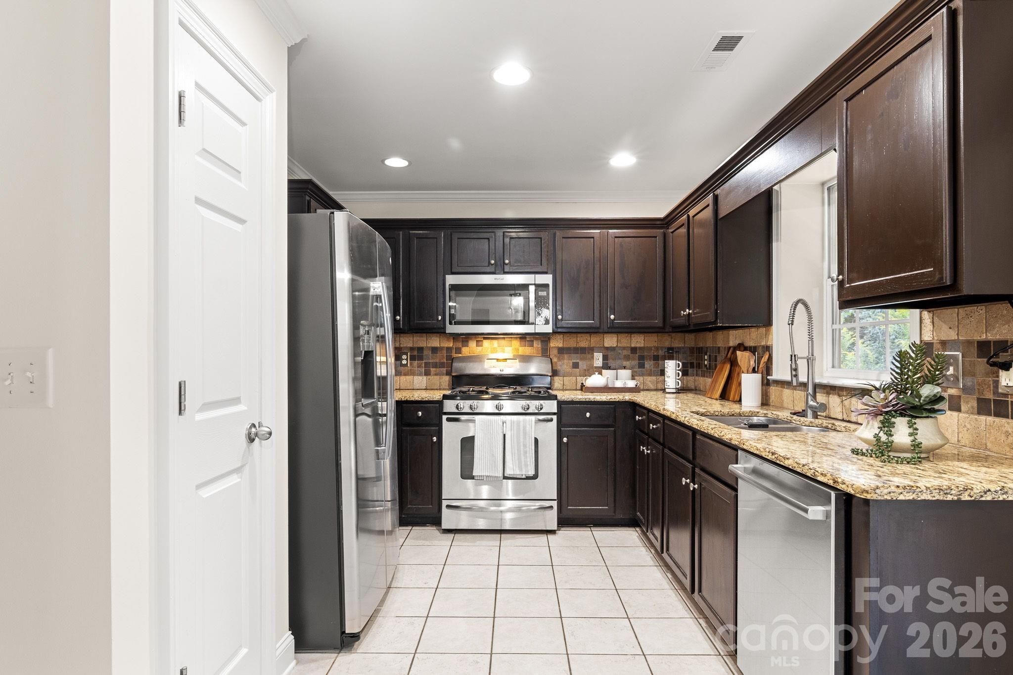 Single Family Residence at 1446 Deer Forest Drive, Fort Mill, photo 14 of 41