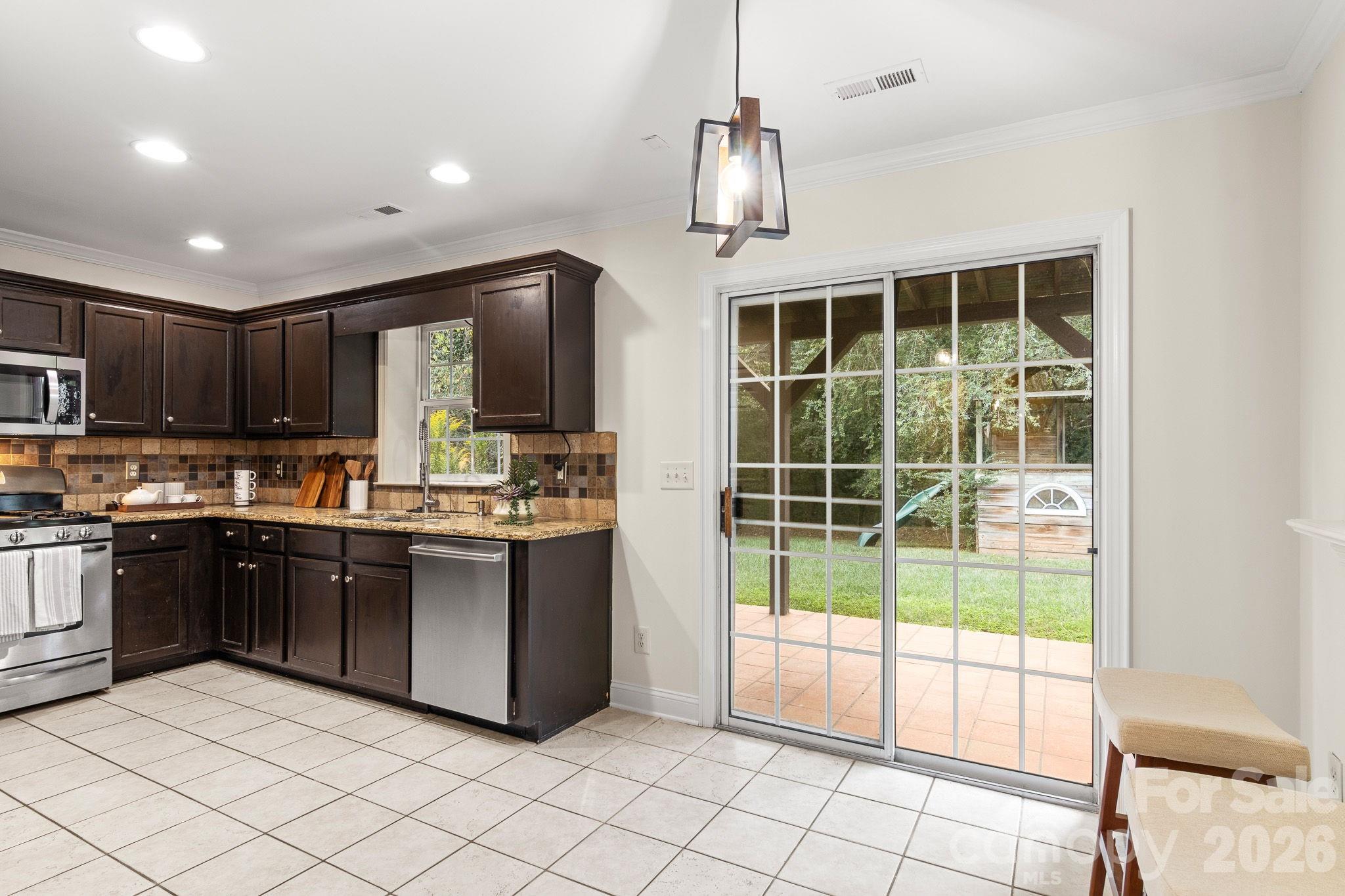 Single Family Residence at 1446 Deer Forest Drive, Fort Mill, photo 15 of 41