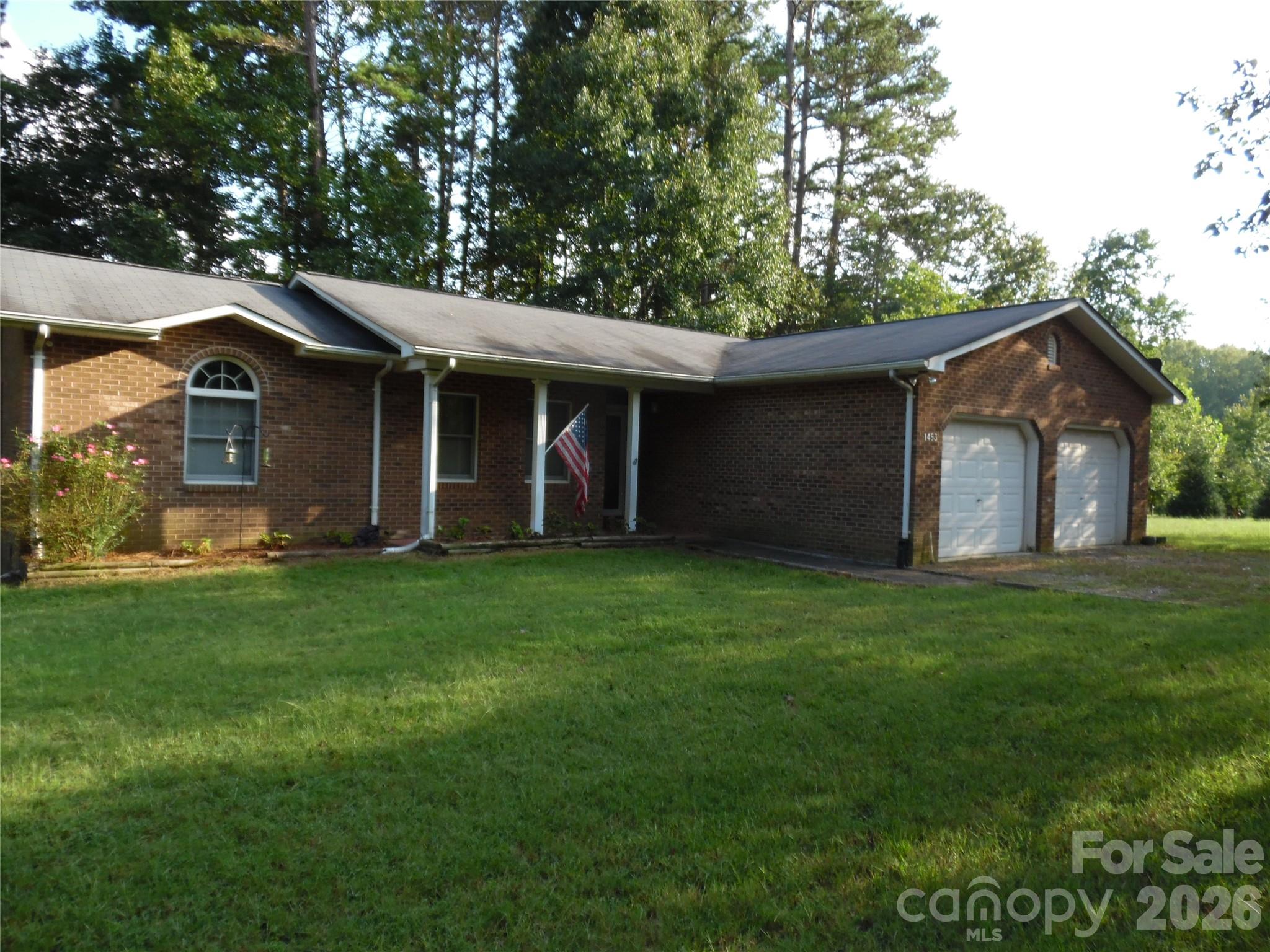 Single Family Residence at 1453 Marshbrooke Lane, Catawba, photo 3 of 24