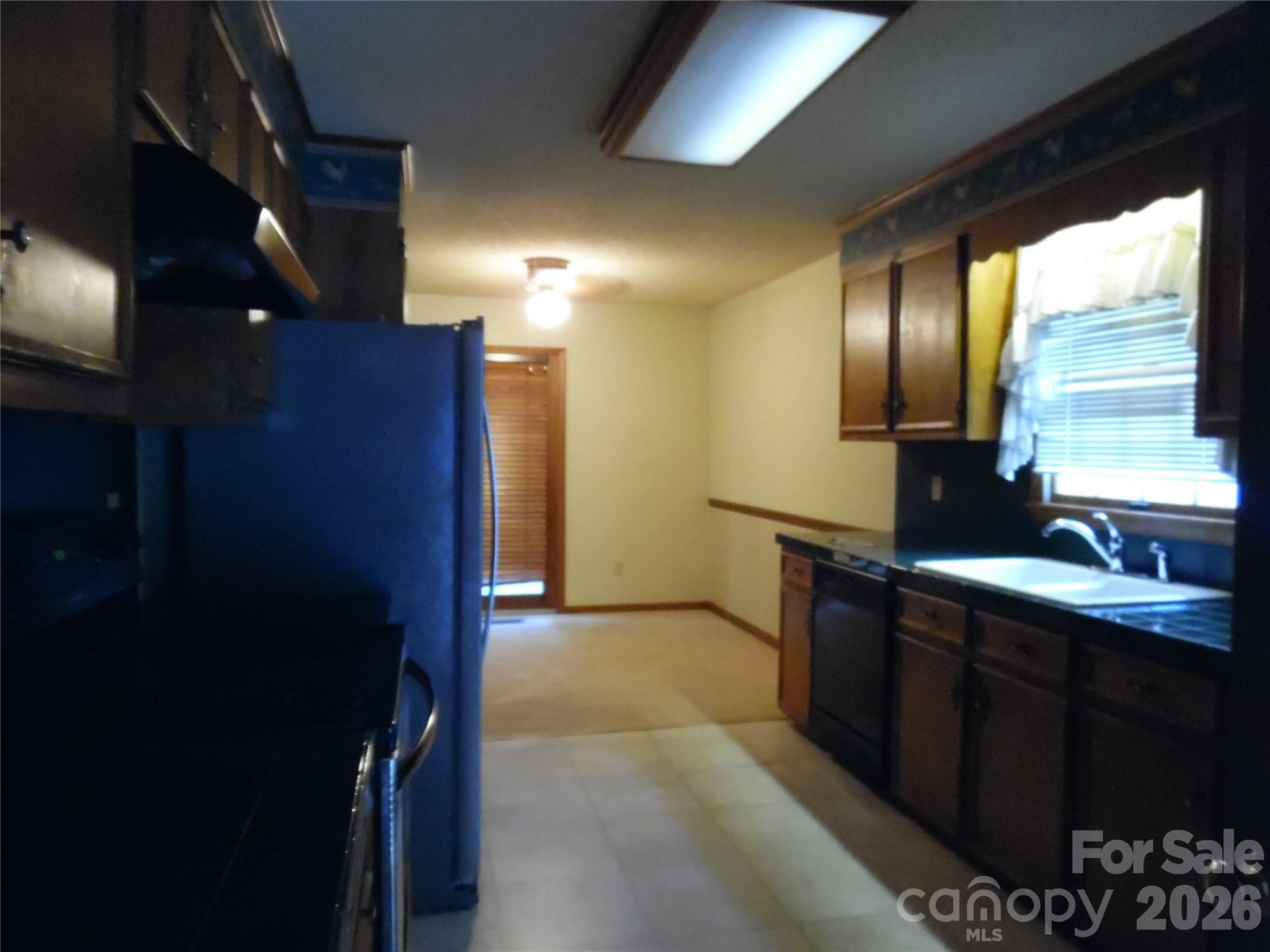 Single Family Residence at 1453 Marshbrooke Lane, Catawba, photo 10 of 24