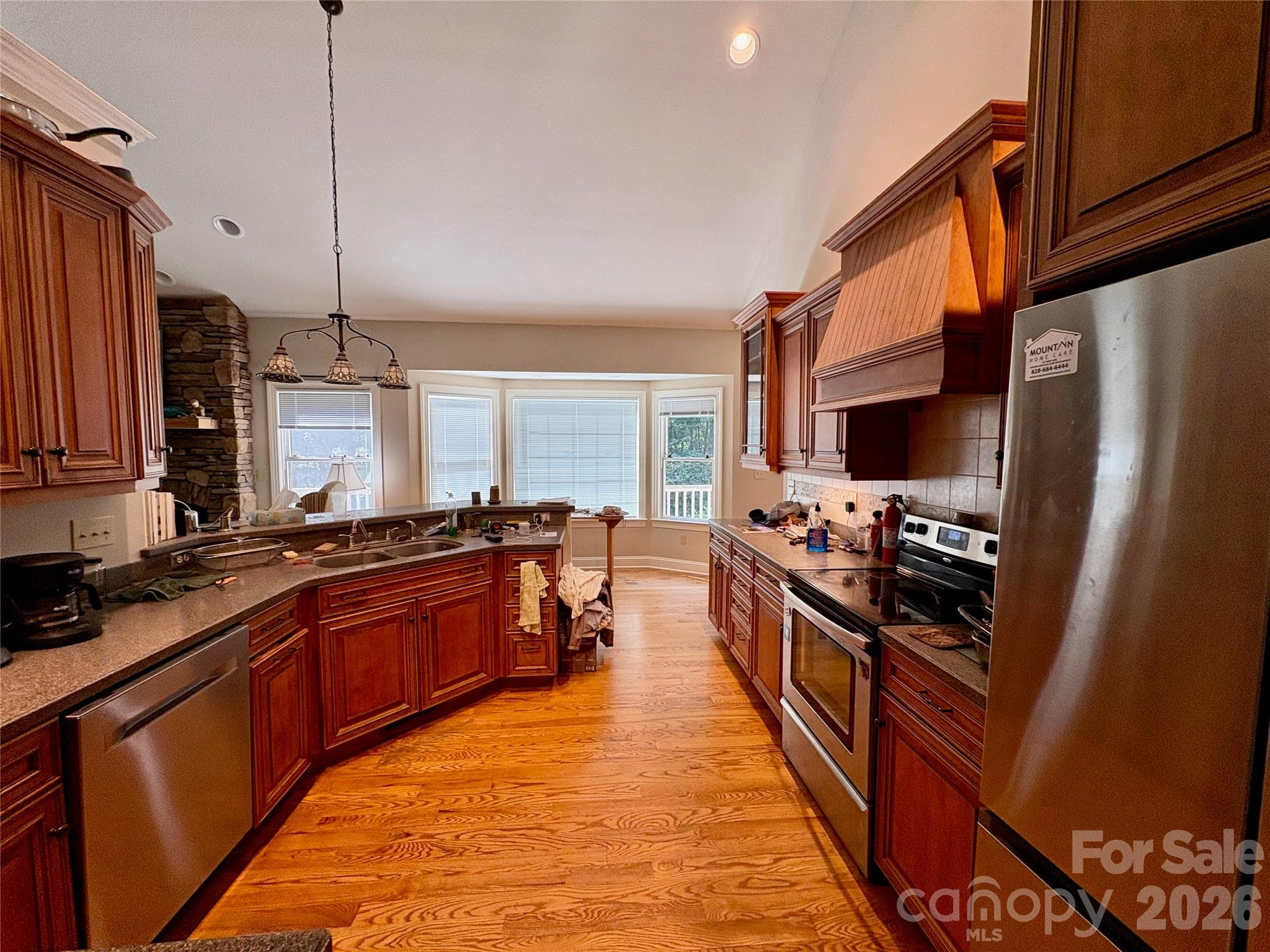 Single Family Residence at 502 Pace Road, Hendersonville, photo 9 of 40