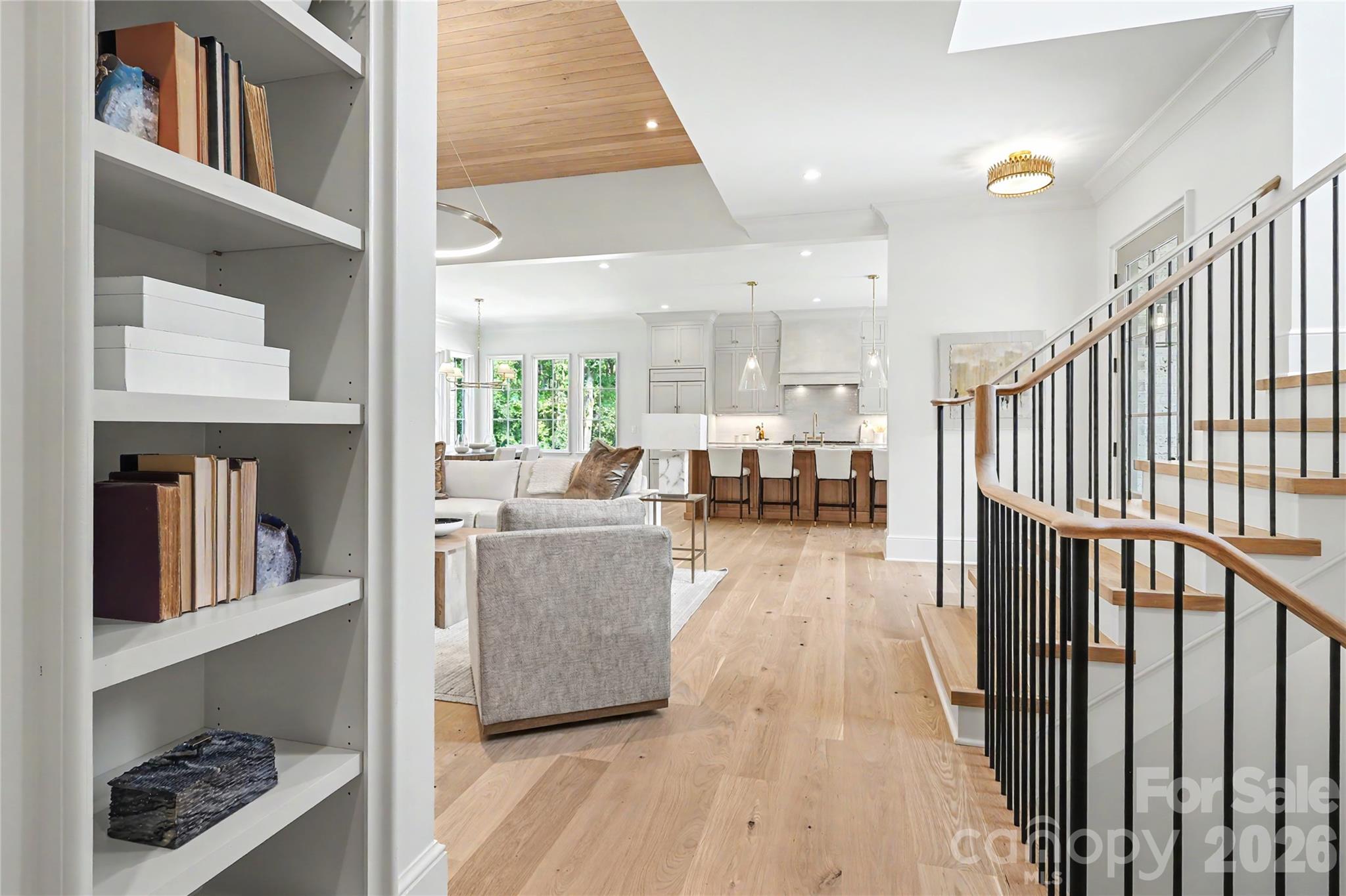 Single Family Residence at 932 Heather Lane, Charlotte, photo 6 of 41