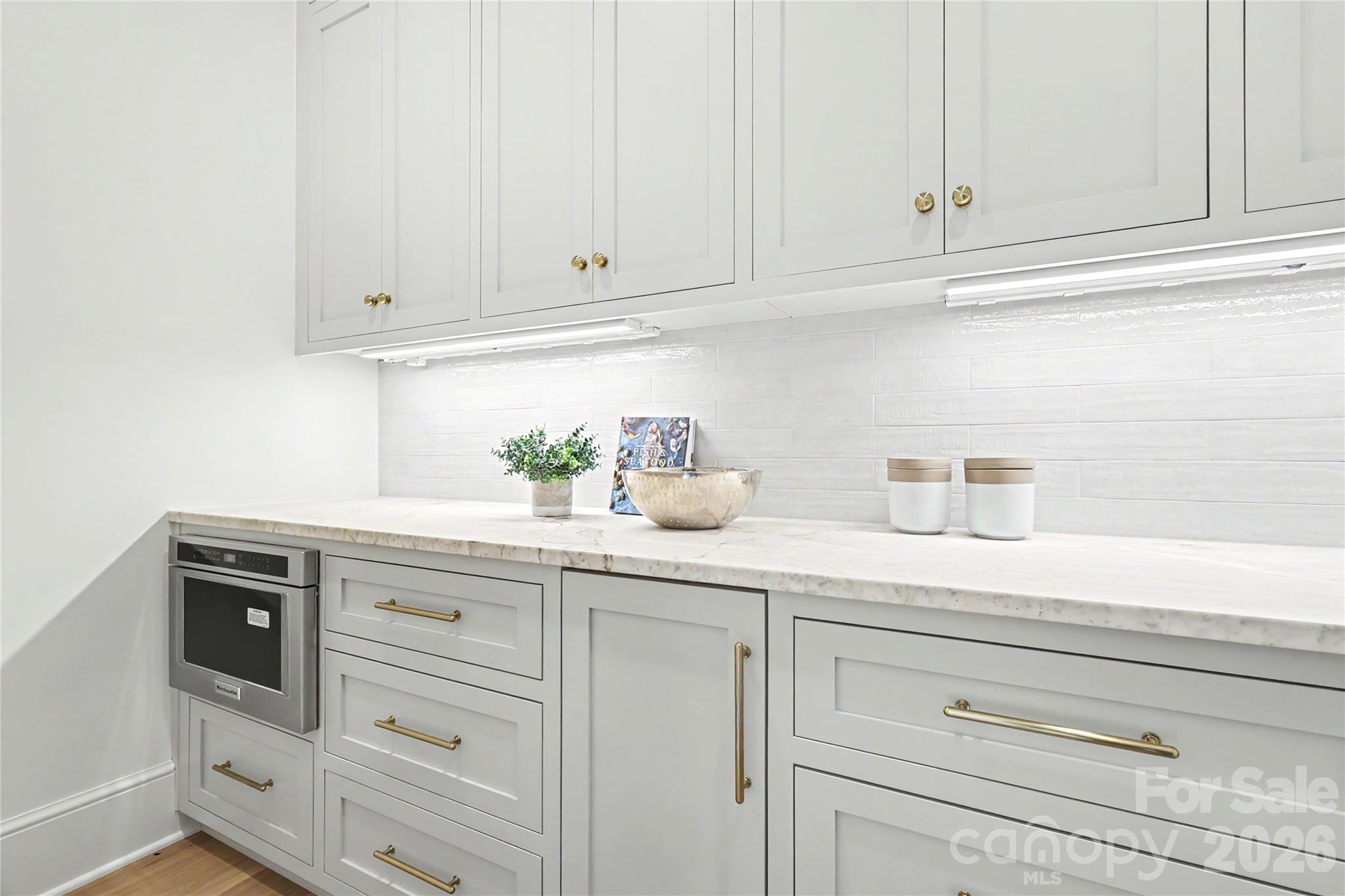 Single Family Residence at 932 Heather Lane, Charlotte, photo 12 of 41