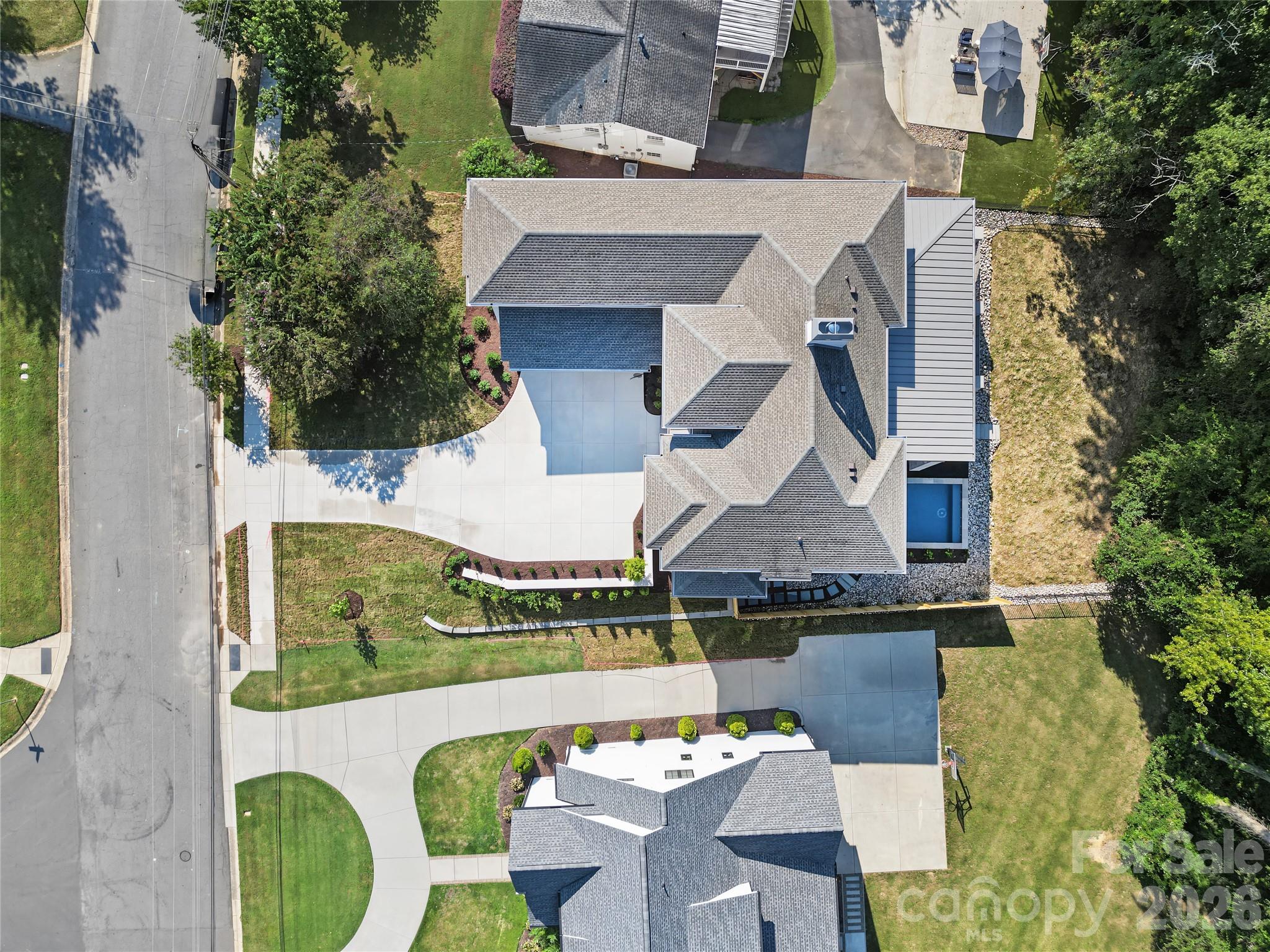 Single Family Residence at 932 Heather Lane, Charlotte, photo 38 of 41