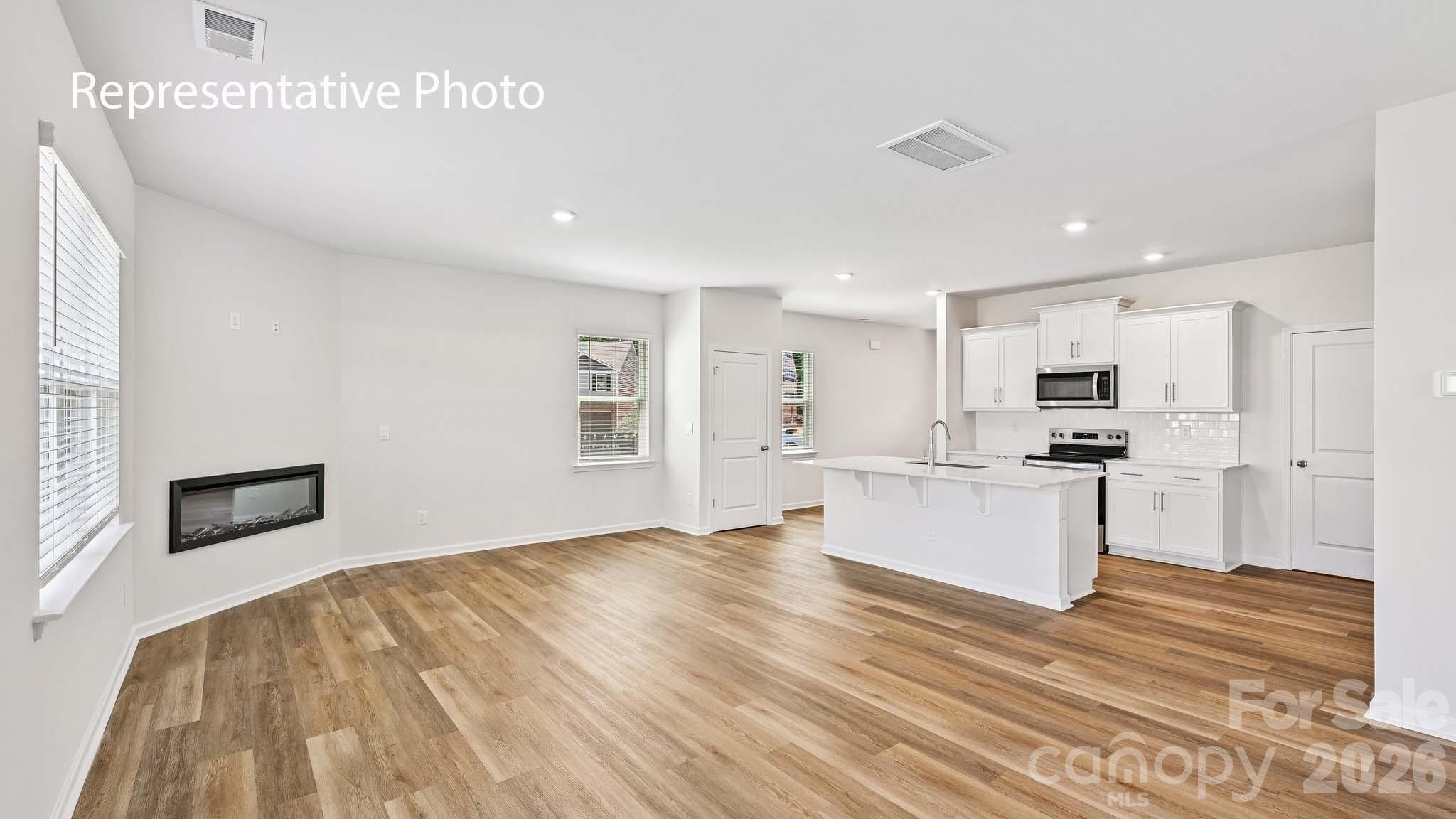 Single Family Residence at 950 Two Brothers Lane, York, photo 5 of 30