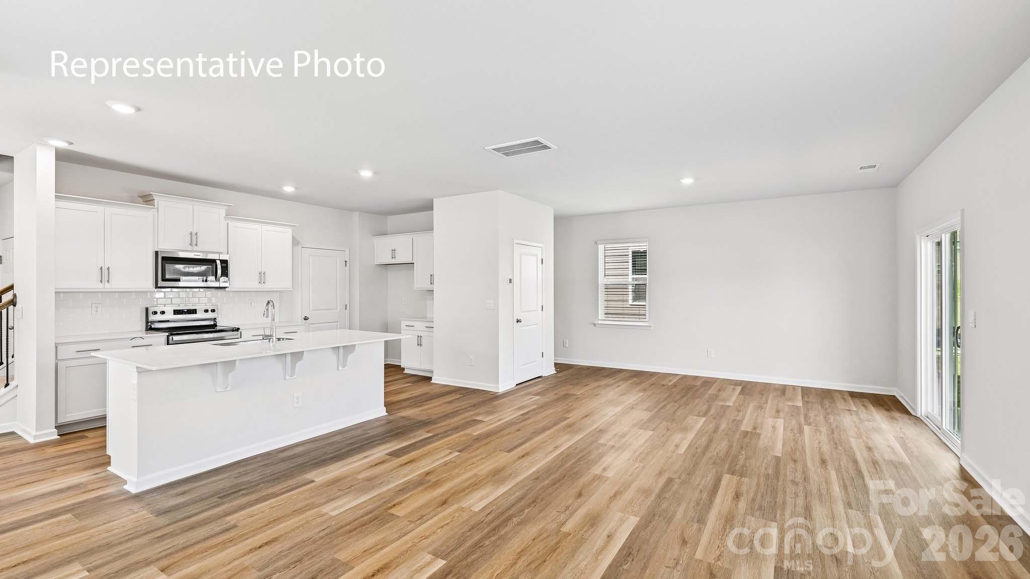 Single Family Residence at 950 Two Brothers Lane, York, photo 6 of 30