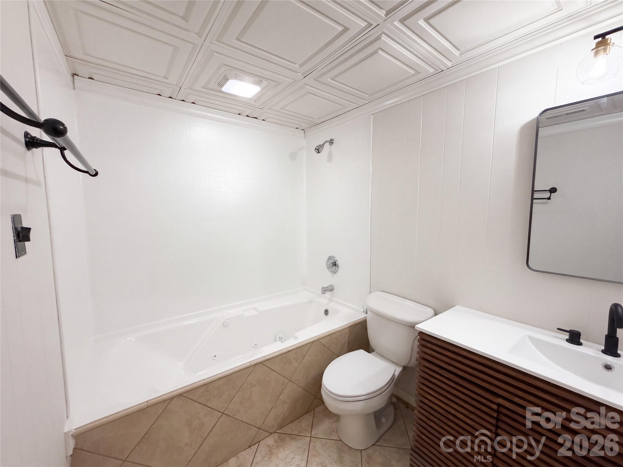 Single Family Residence at 4043 Windward Drive, Tega Cay, photo 11 of 25