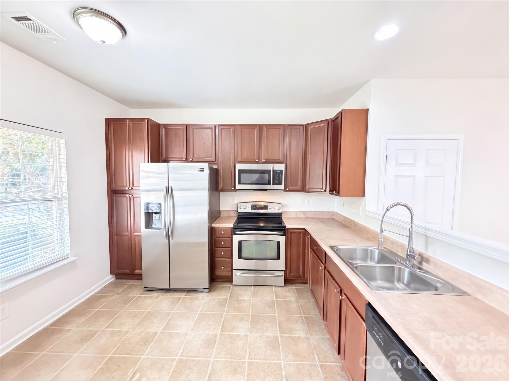 Townhouse at 152 Clydesdale Court, Matthews, photo 2 of 20