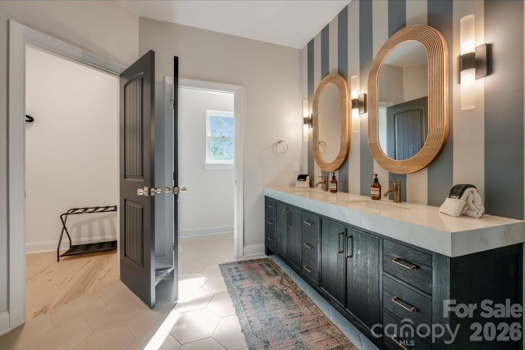 Main Level Bedroom Suite w Bathroom - 58 Bird Creek Estates Road, Black Mountain