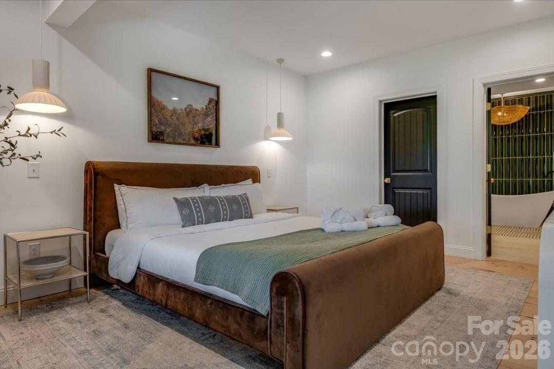 Lower Level Main Bedroom Suite - 58 Bird Creek Estates Road, Black Mountain