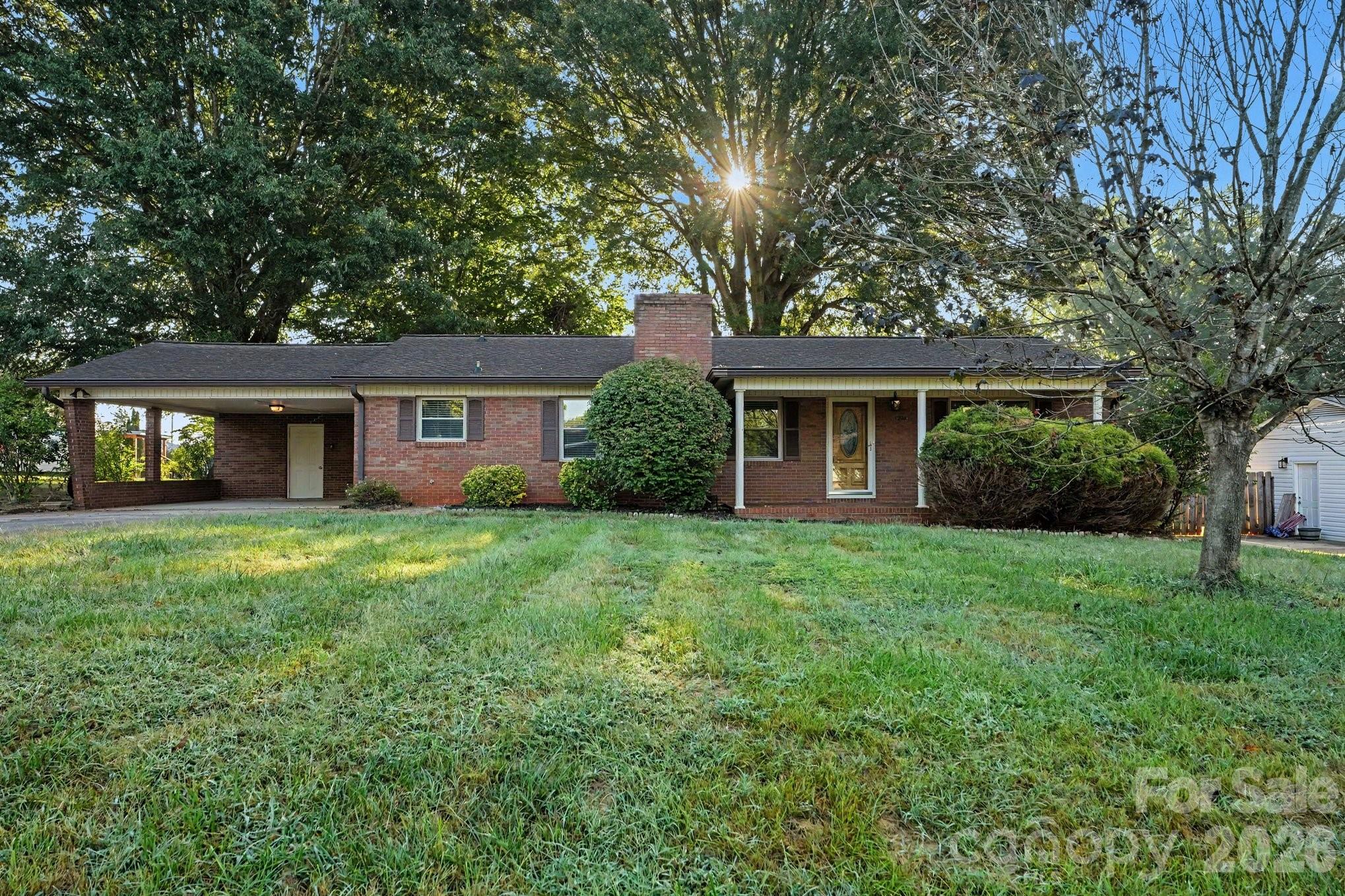Single Family Residence at 1204 Fulton Drive, Statesville, photo 3 of 20