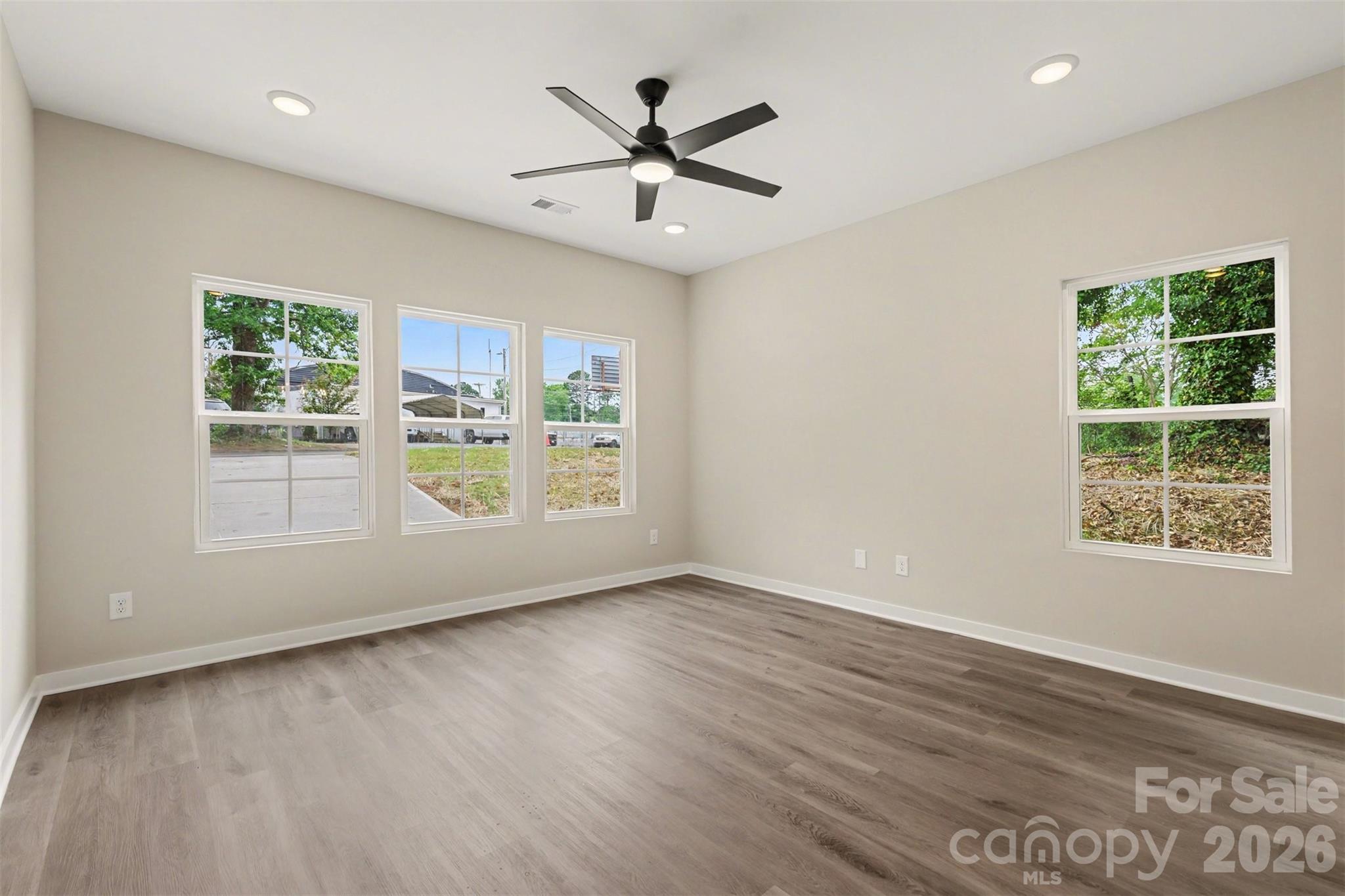 Single Family Residence at 112 E Hilltop Drive, Gastonia, photo 7 of 39