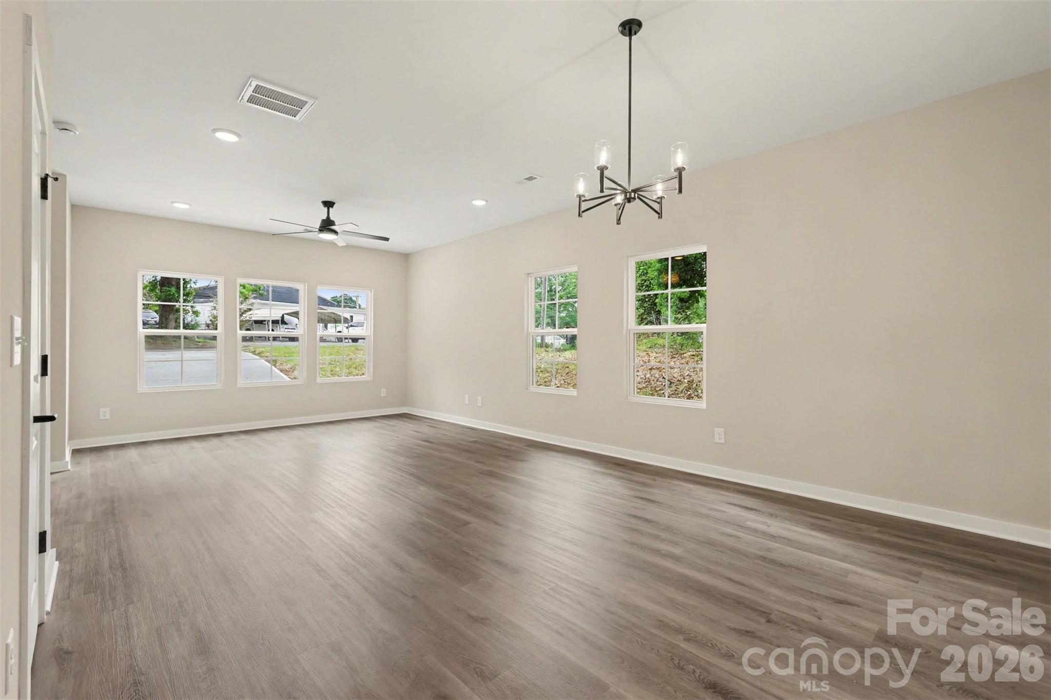 Single Family Residence at 112 E Hilltop Drive, Gastonia, photo 9 of 39