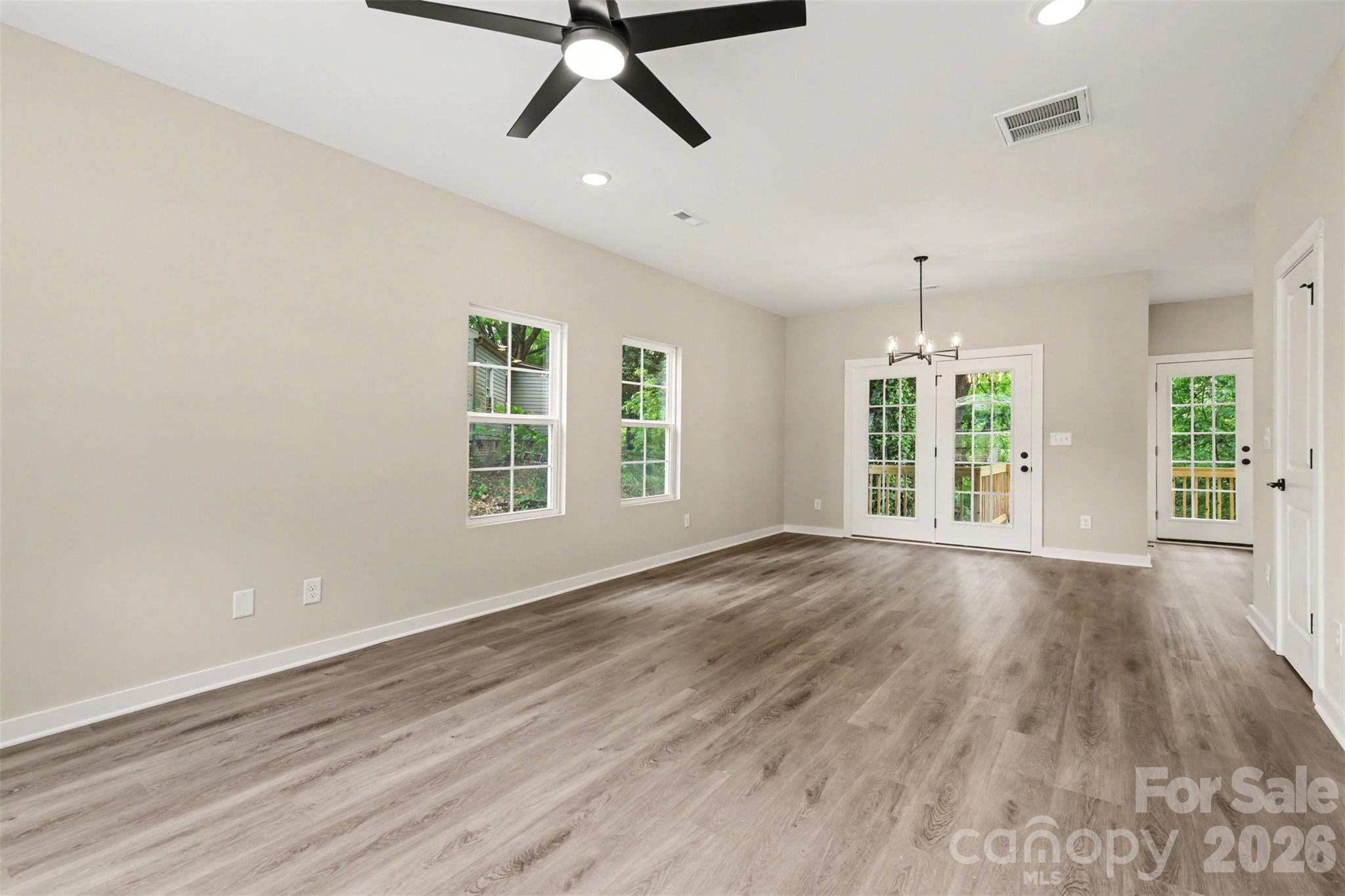 Single Family Residence at 112 E Hilltop Drive, Gastonia, photo 11 of 39