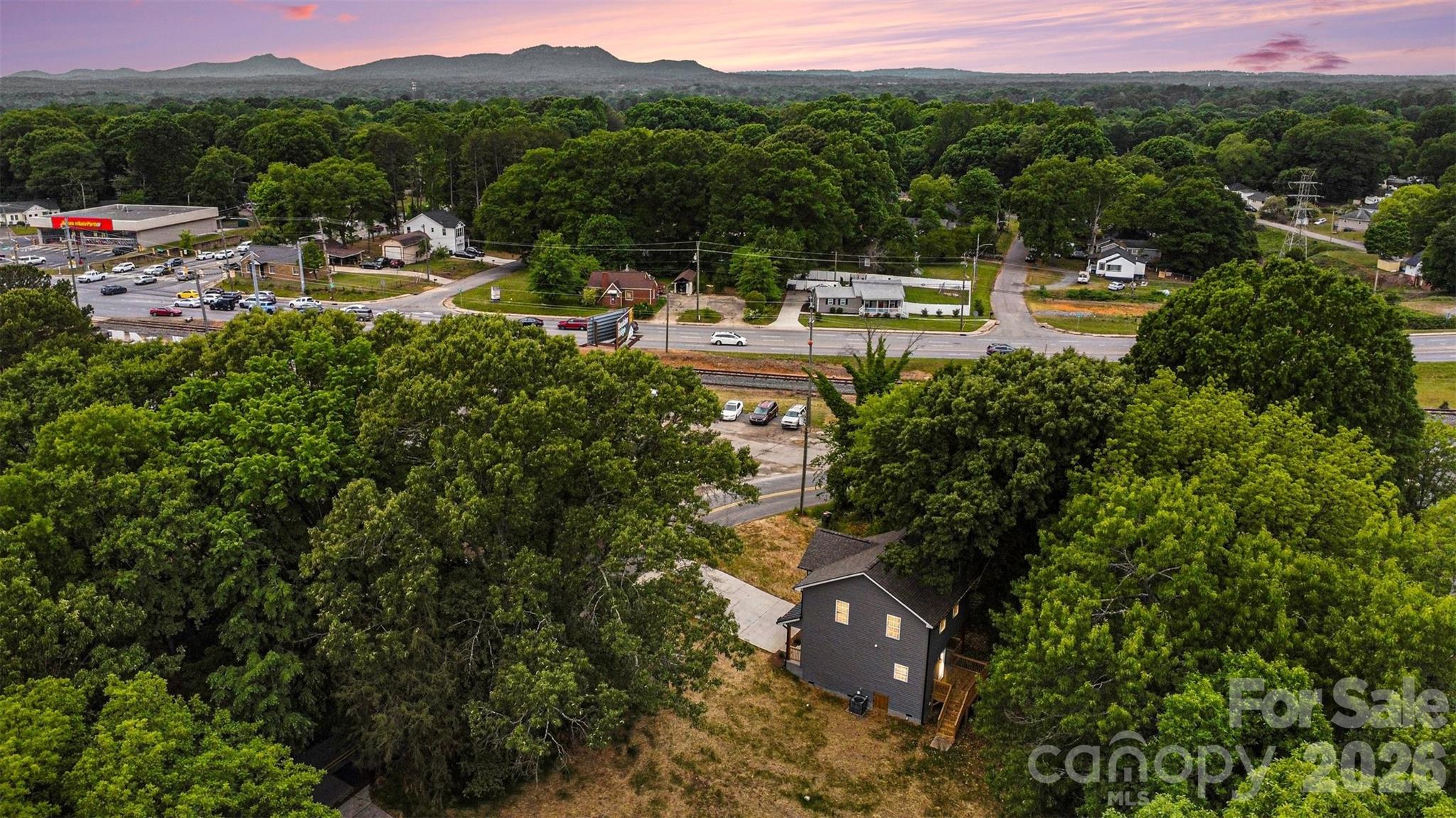 Single Family Residence at 112 E Hilltop Drive, Gastonia, photo 35 of 39
