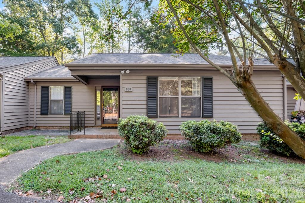 907 Cranberry Circle