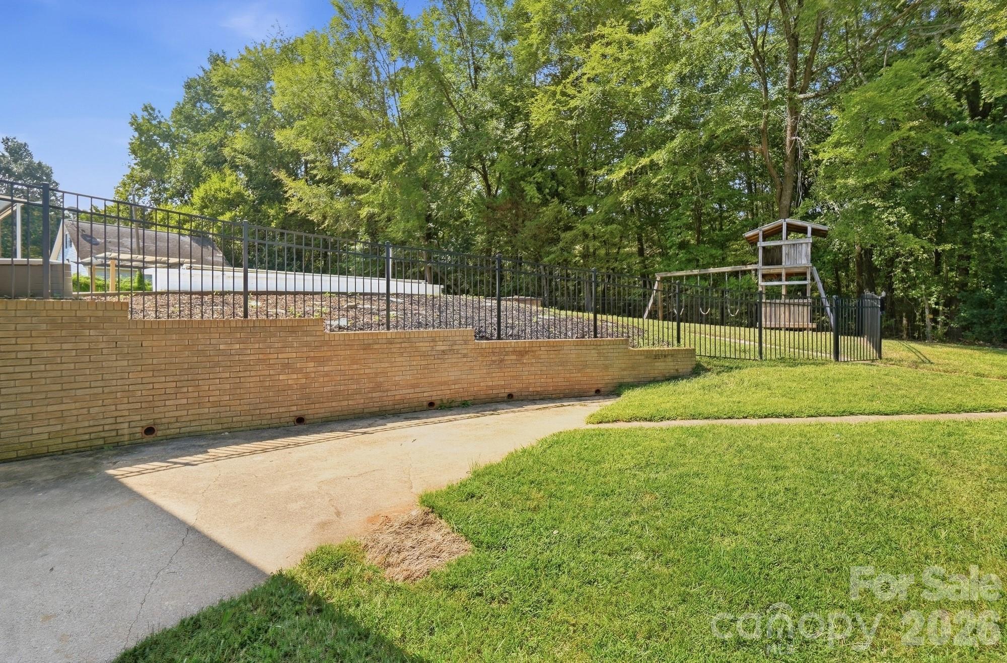 Single Family Residence at 213 Lakeview Drive, Harrisburg, photo 38 of 45