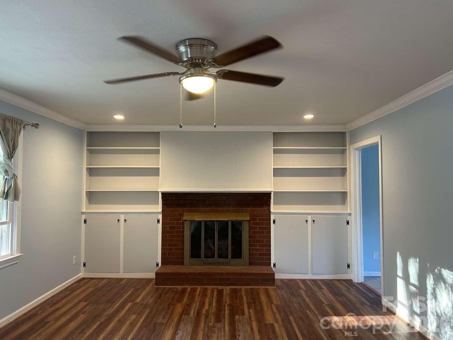 Single Family Residence at 1225 Pinebrook Circle, Hendersonville, photo 8 of 29
