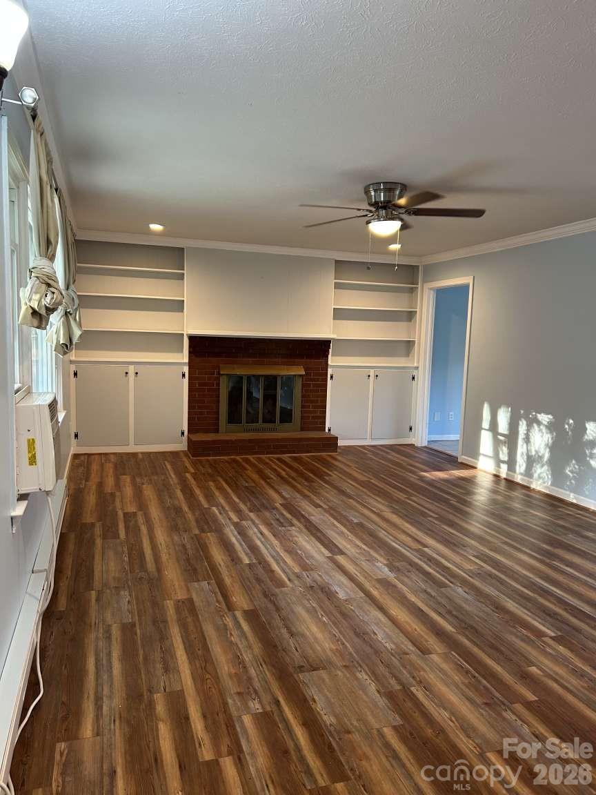 Single Family Residence at 1225 Pinebrook Circle, Hendersonville, photo 9 of 29
