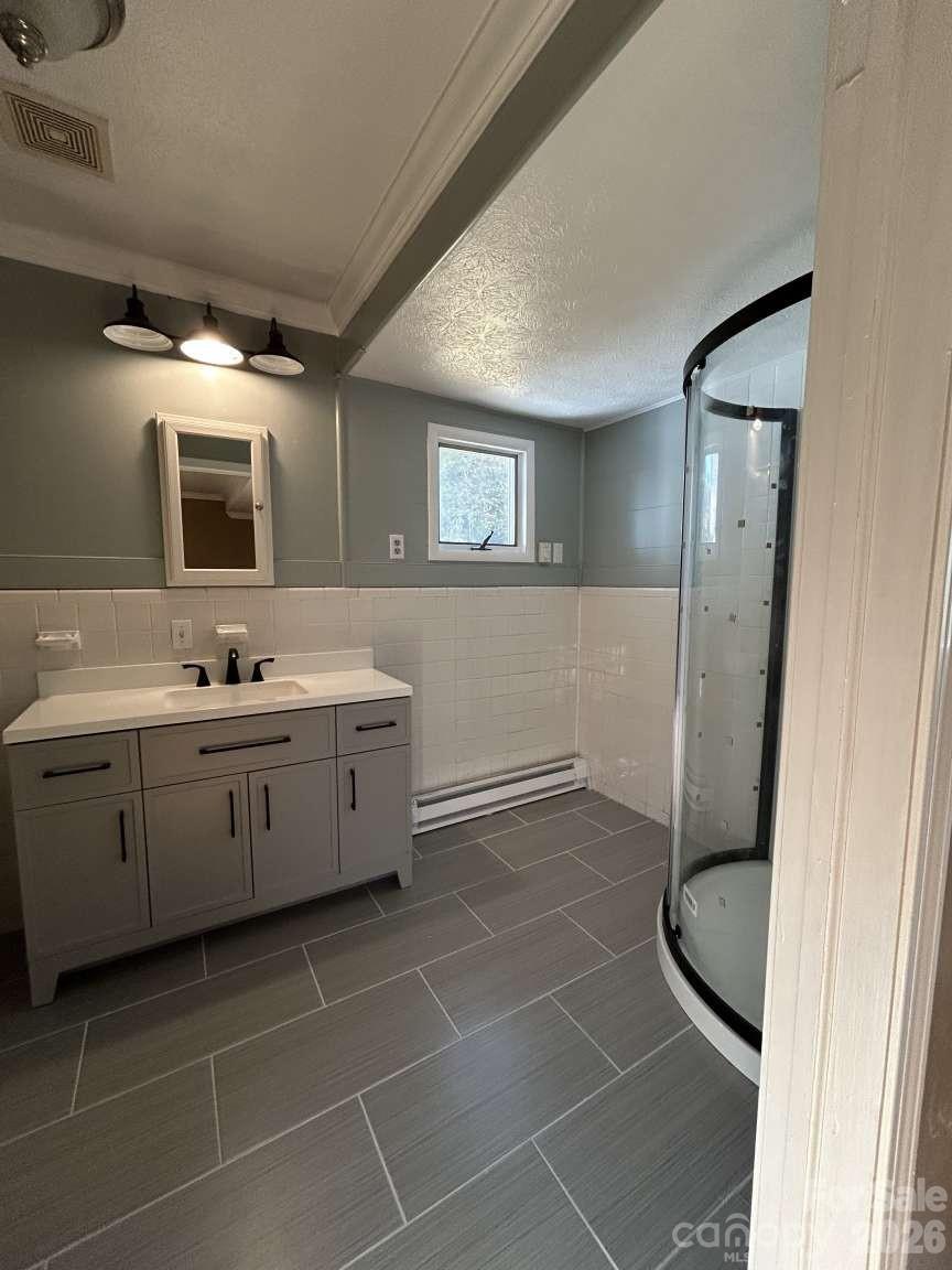Single Family Residence at 1225 Pinebrook Circle, Hendersonville, photo 19 of 29