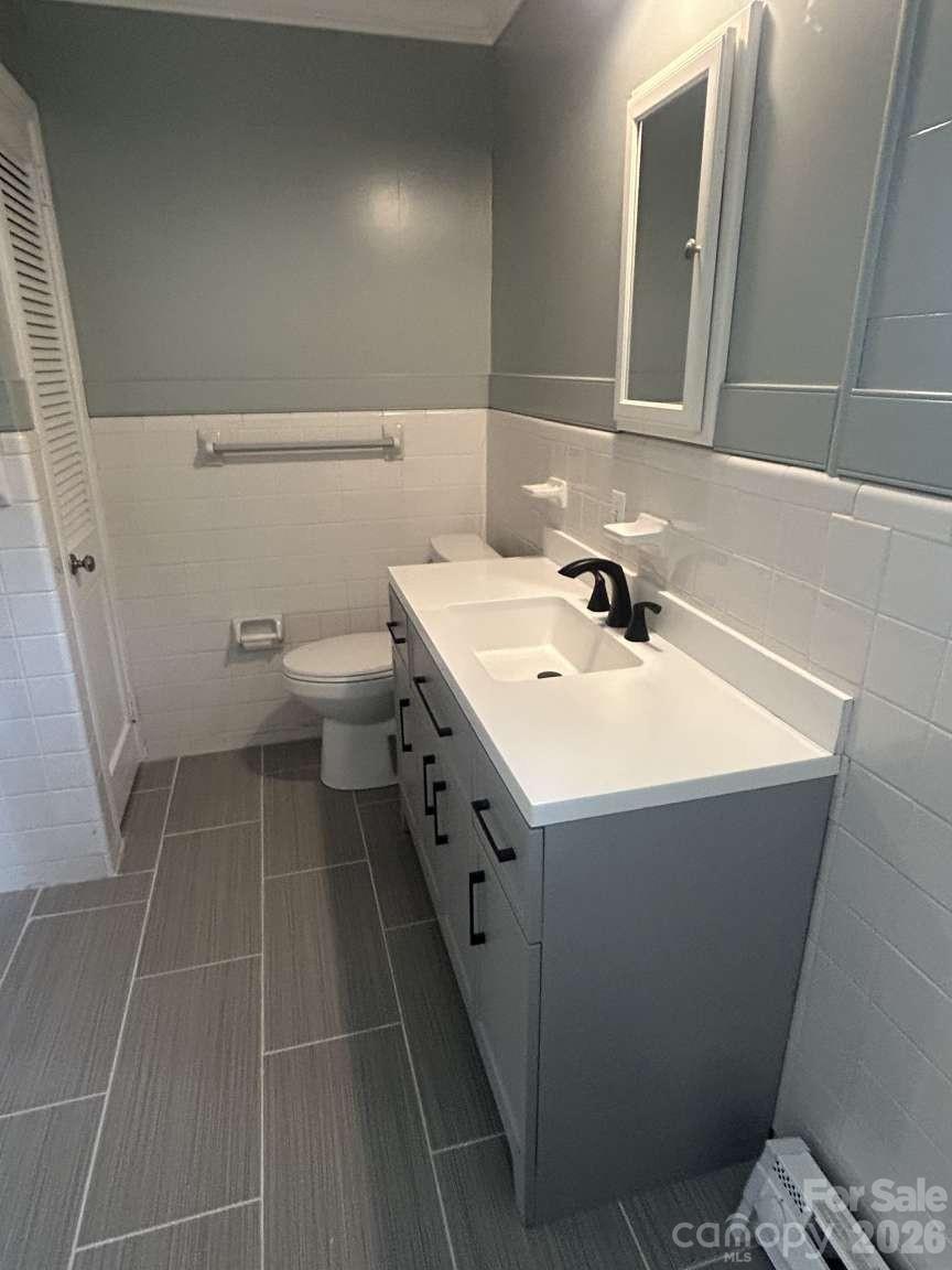 Single Family Residence at 1225 Pinebrook Circle, Hendersonville, photo 20 of 29