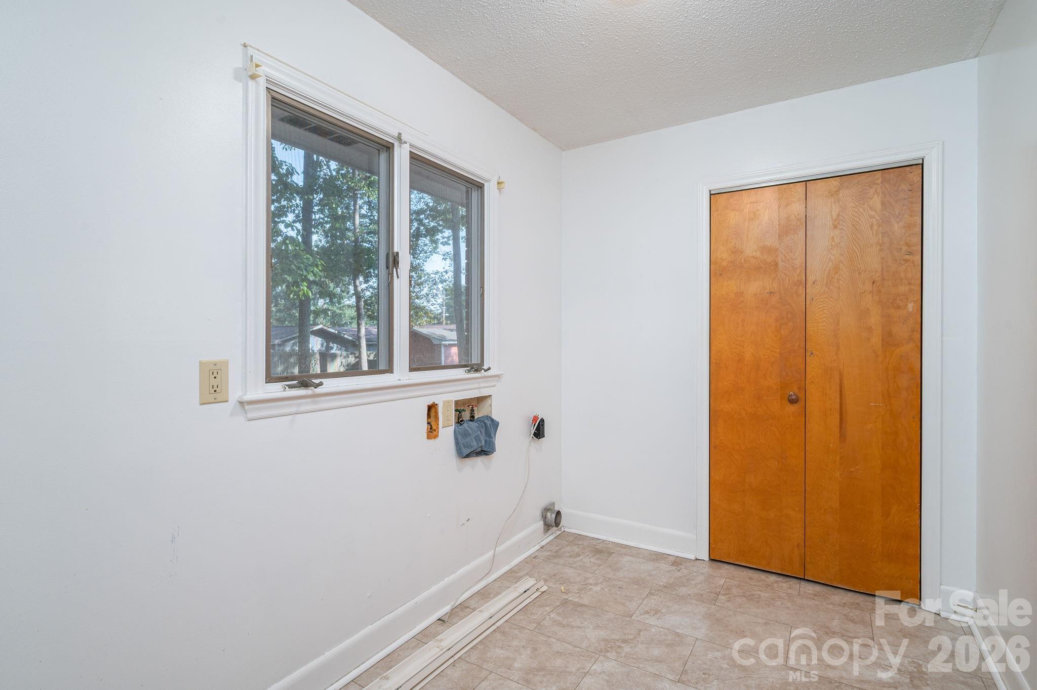 Single Family Residence at 602 Lee Street, Kings Mountain, photo 23 of 48