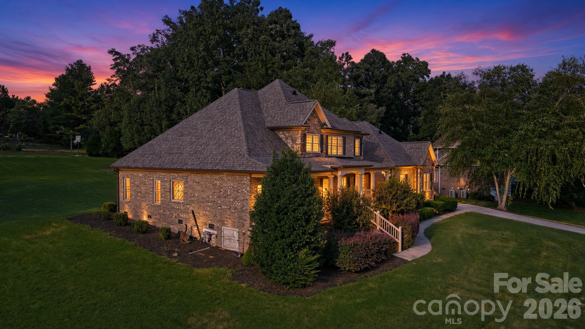 Single Family Residence at 1163 Willow Creek Drive, Newton, photo 6 of 45