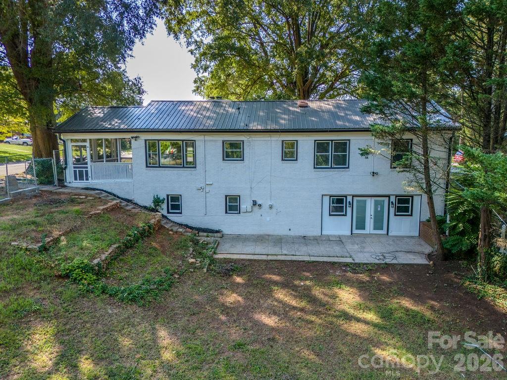 Single Family Residence at 425 Roberts Street, Salisbury, photo 4 of 41