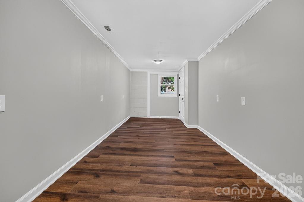 narrow room - 425 Roberts Street, Salisbury
