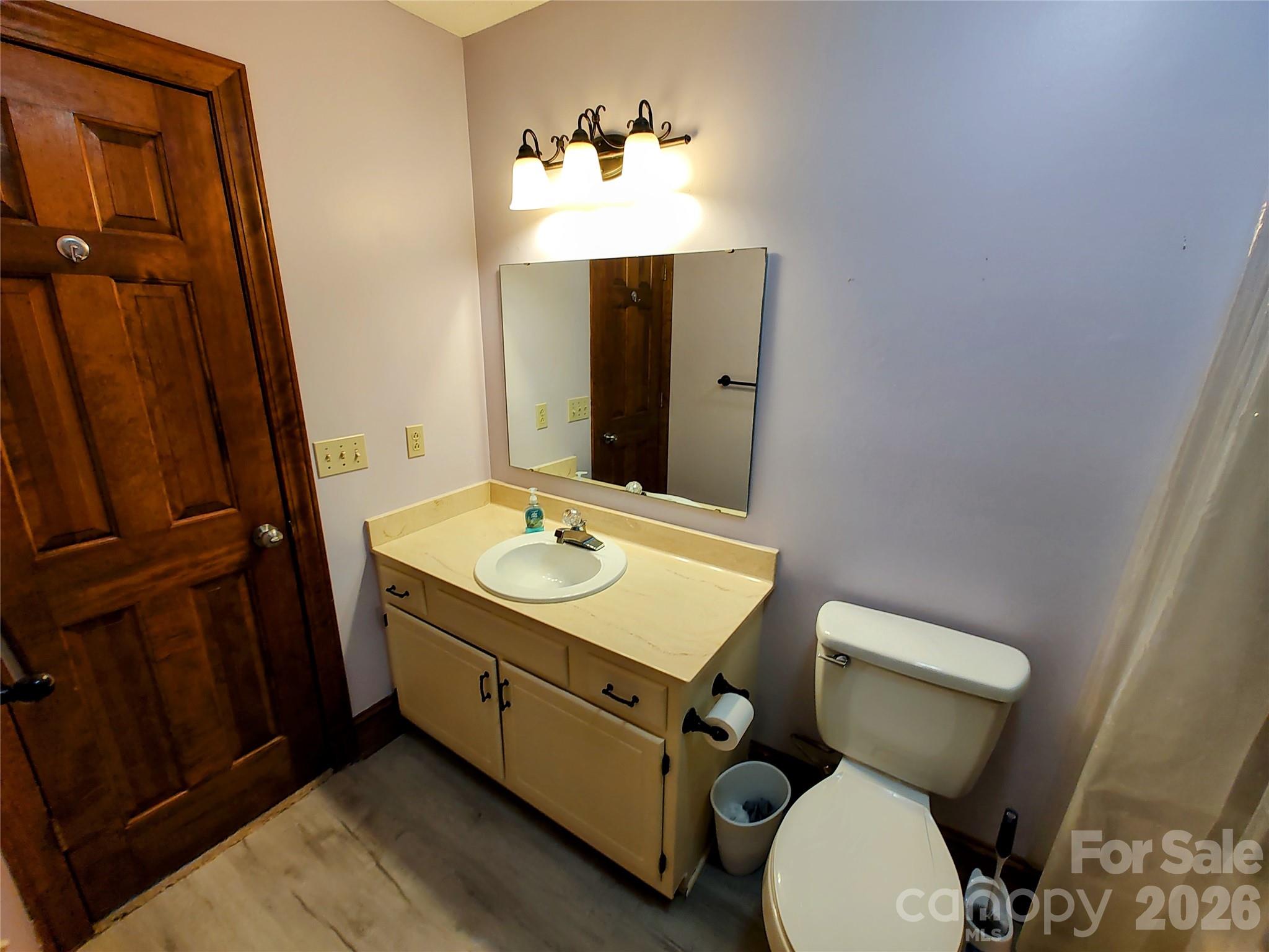 Common bathroom - 1 - 104 Swaim Court, Salisbury