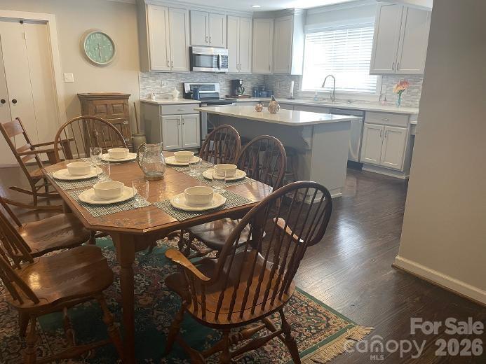 Kitchen Dining Area - Furniture can be sold - 1670 Dale Earnhardt Boulevard, Kannapolis