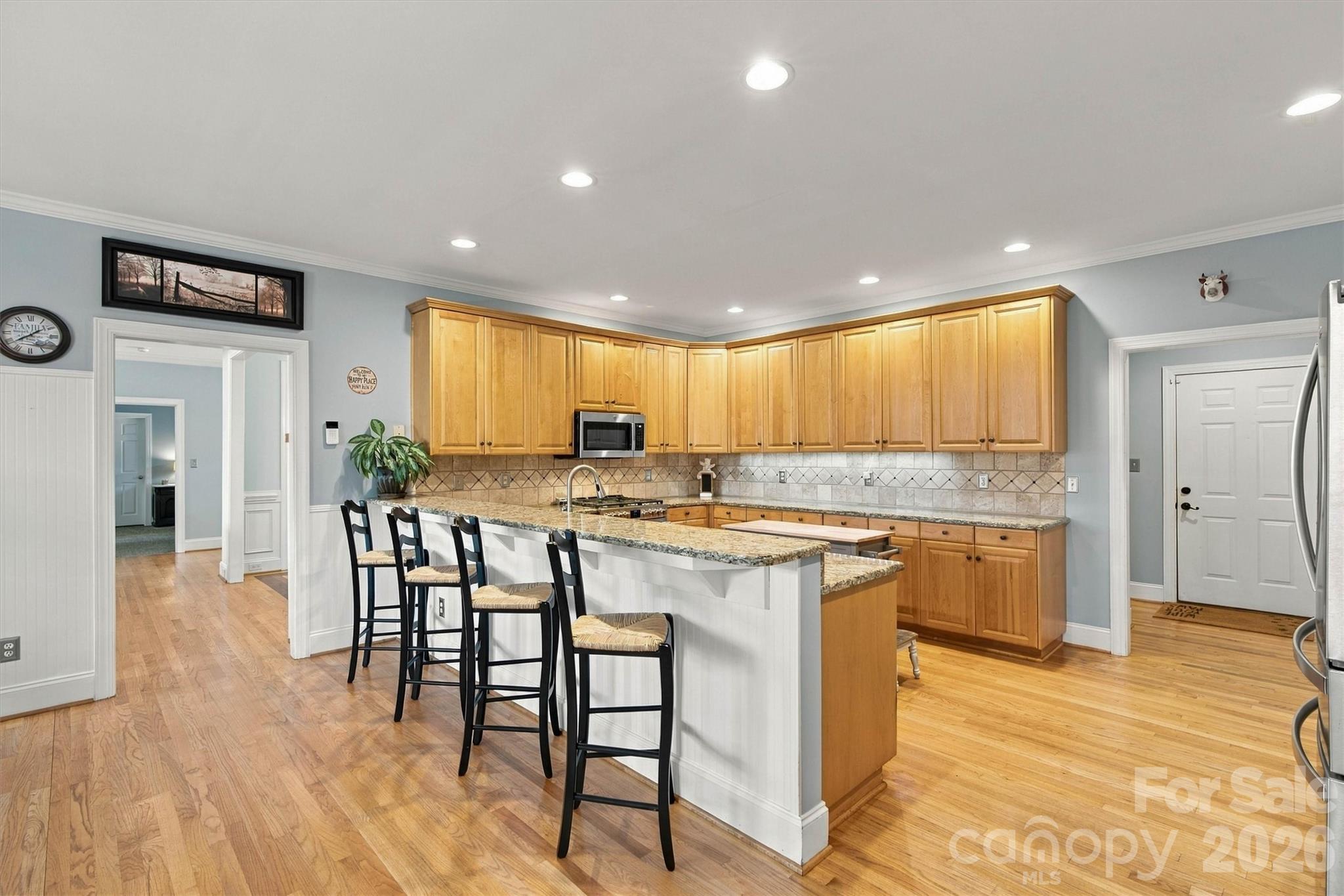 Kitchen w/Breakfast Bar - 1733 Verdict Ridge Drive, Denver