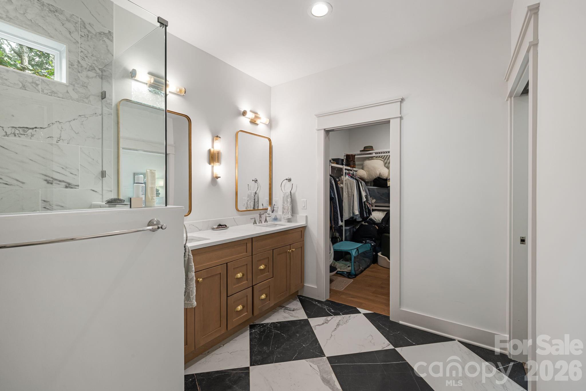 Primary Bath & WIC - 14 Sugarland Ridge Trail, Fairview