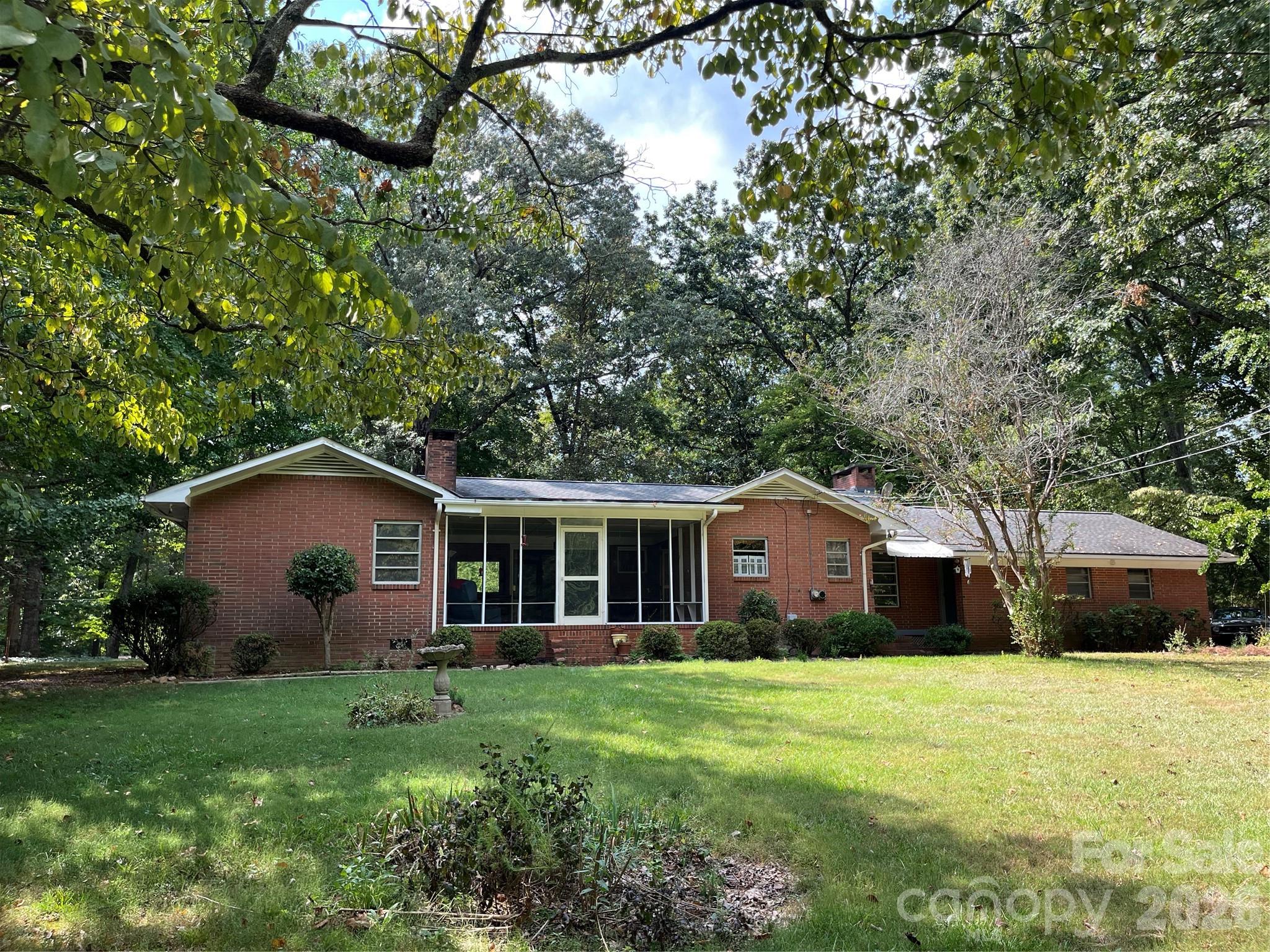 Single Family Residence at 521 Courtney Lane, Matthews, photo 2 of 14