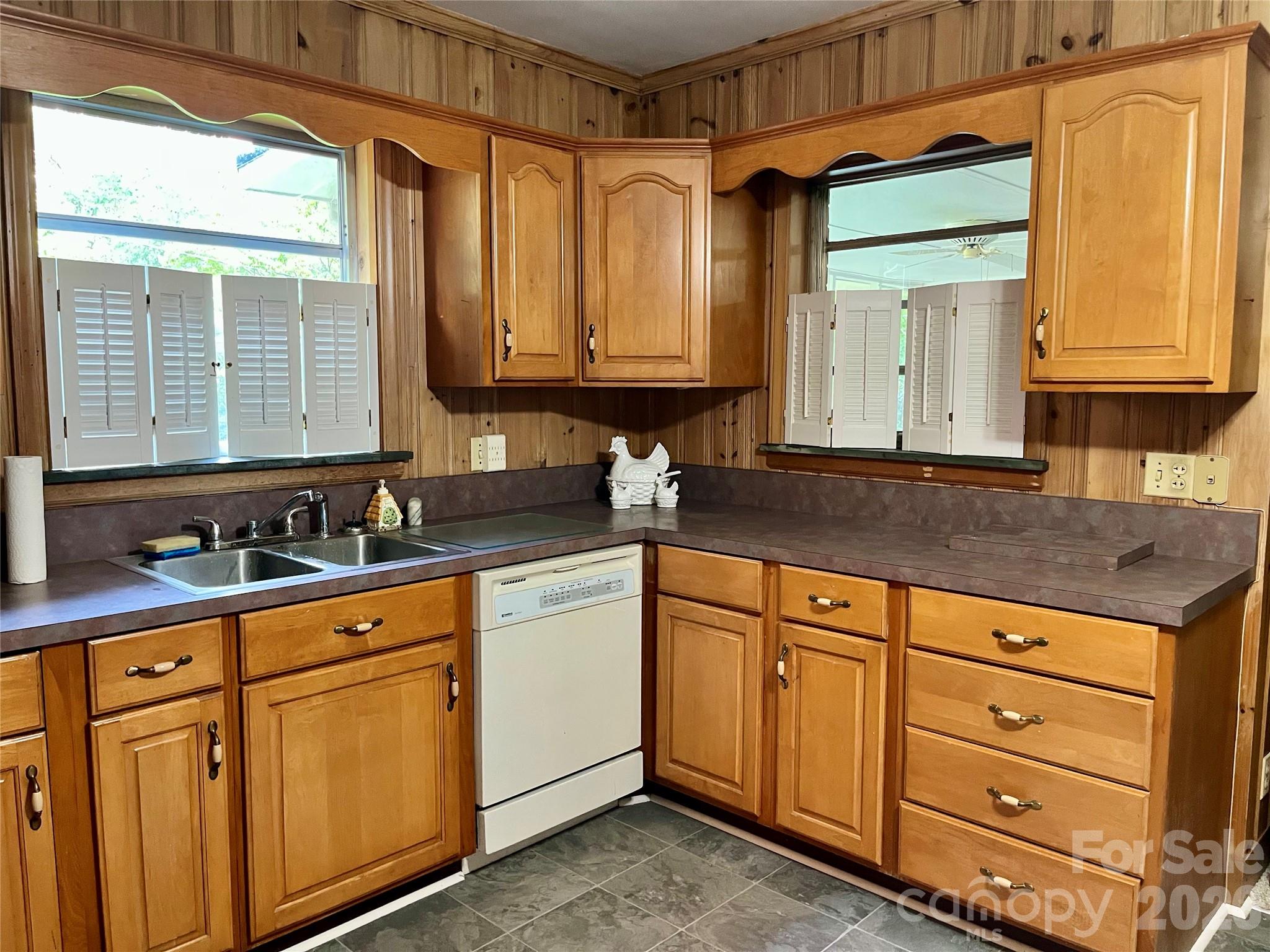 Single Family Residence at 521 Courtney Lane, Matthews, photo 13 of 14