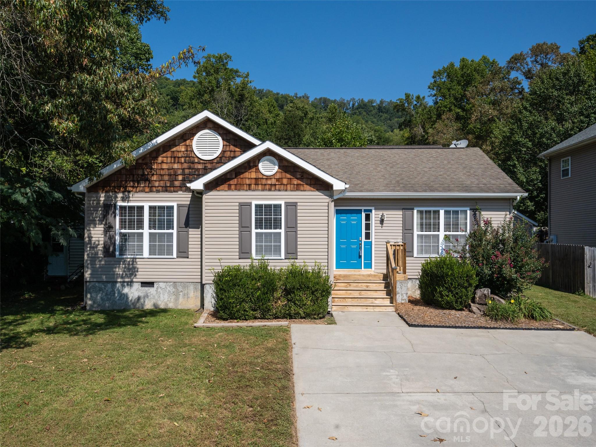 Single Family Residence at 151 W Newberry Drive, Fletcher, photo 2 of 29
