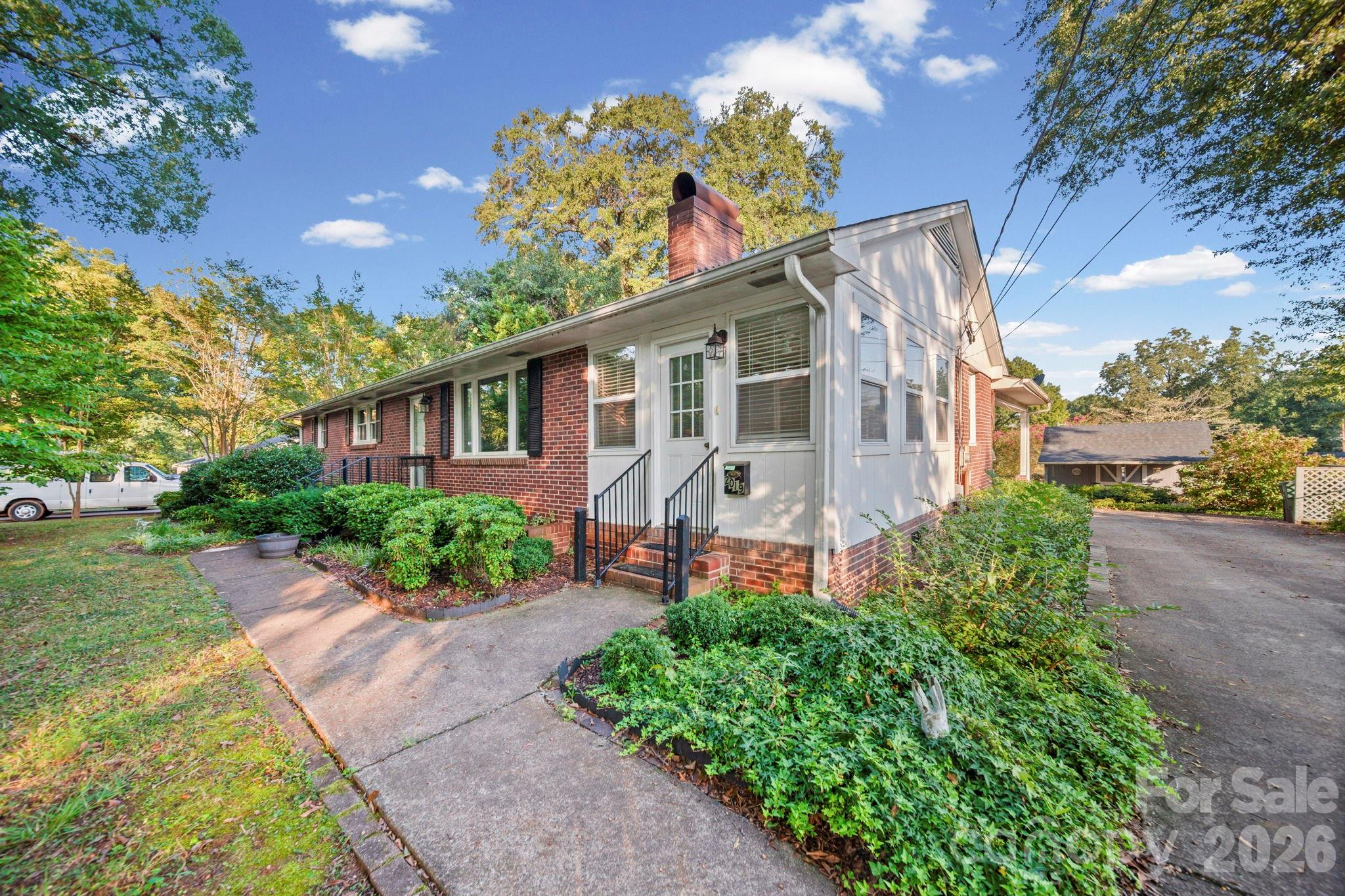 Single Family Residence at 2019 Carol Drive, Gastonia, photo 4 of 36