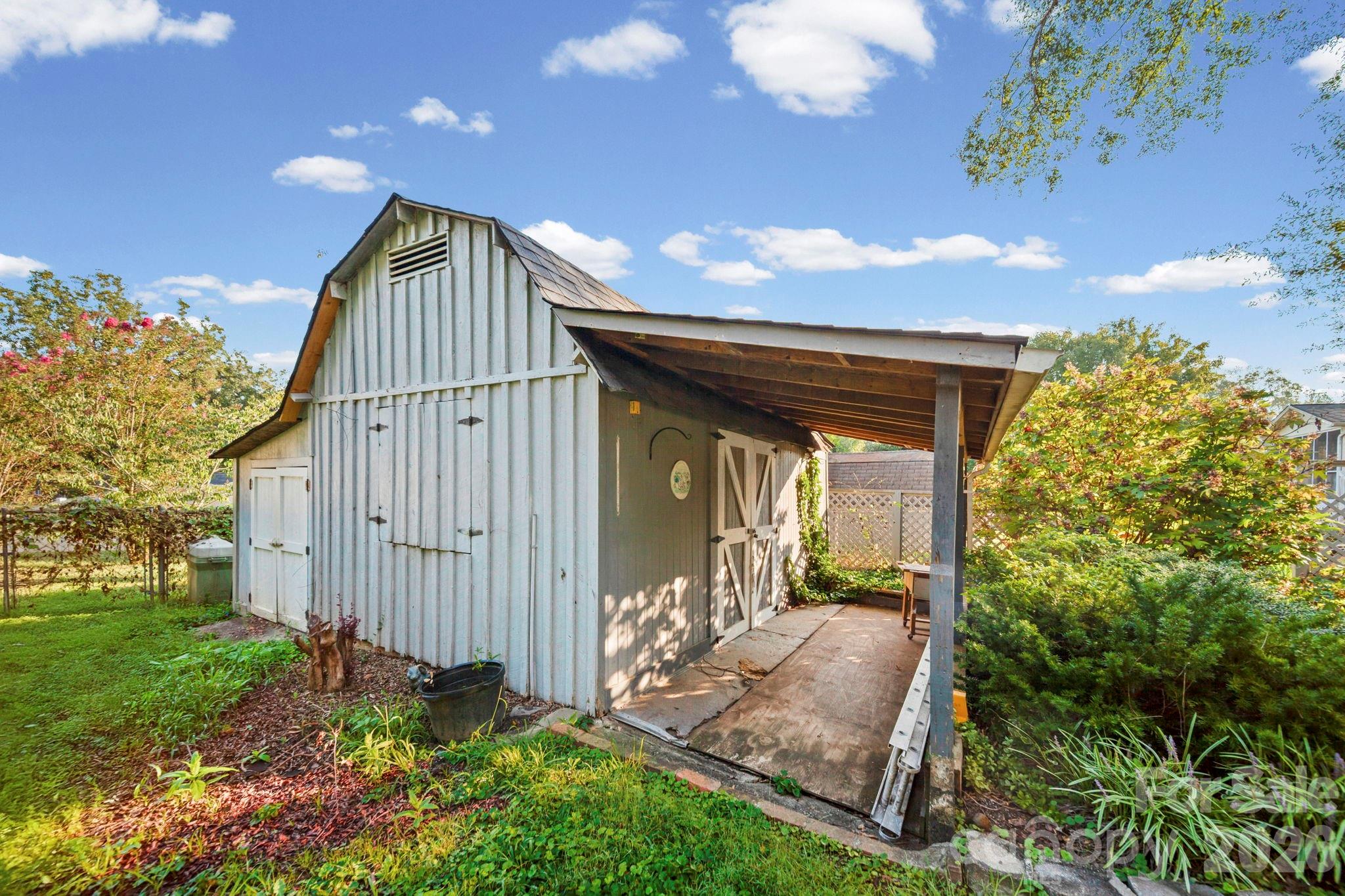 Single Family Residence at 2019 Carol Drive, Gastonia, photo 32 of 36