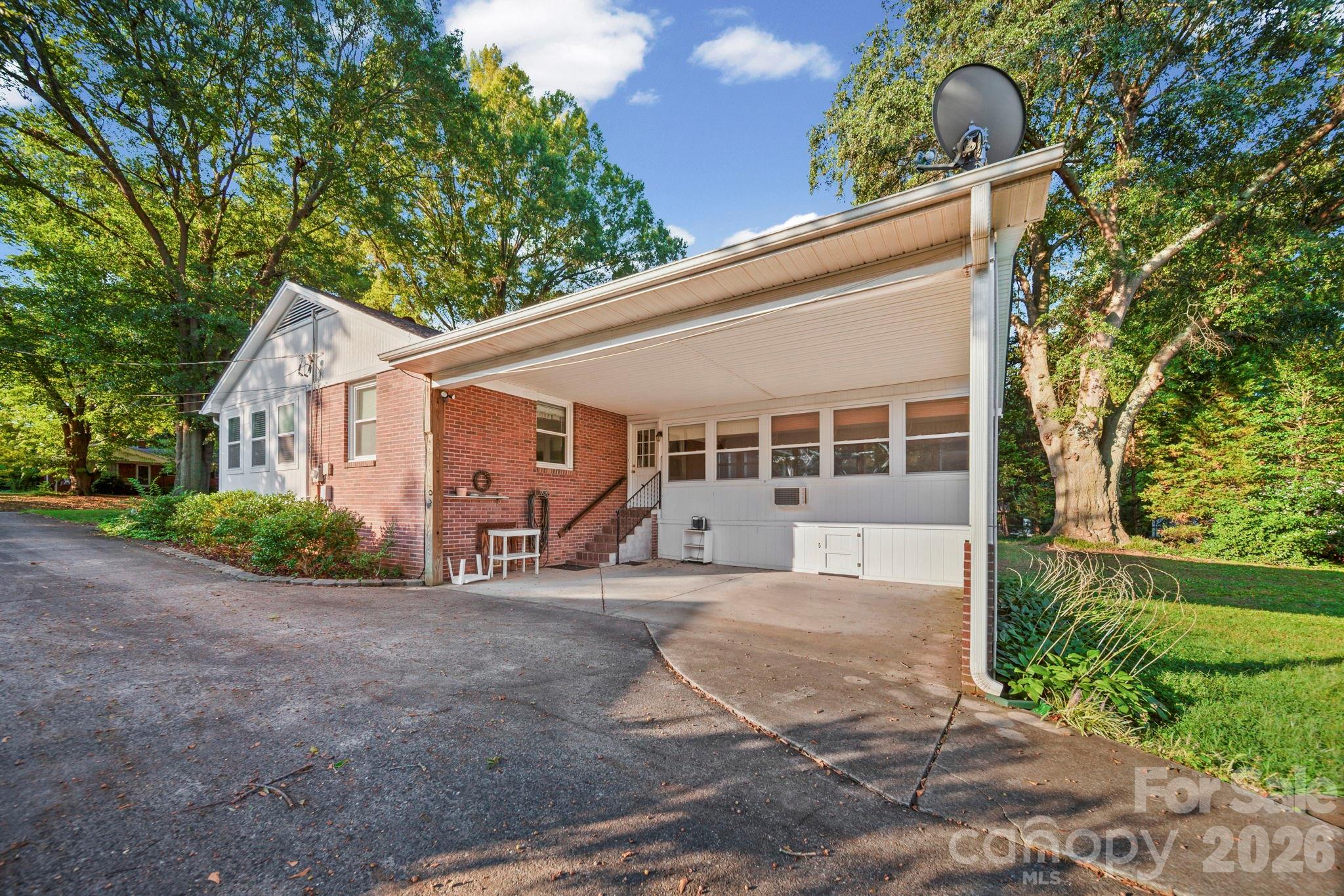 Single Family Residence at 2019 Carol Drive, Gastonia, photo 33 of 36