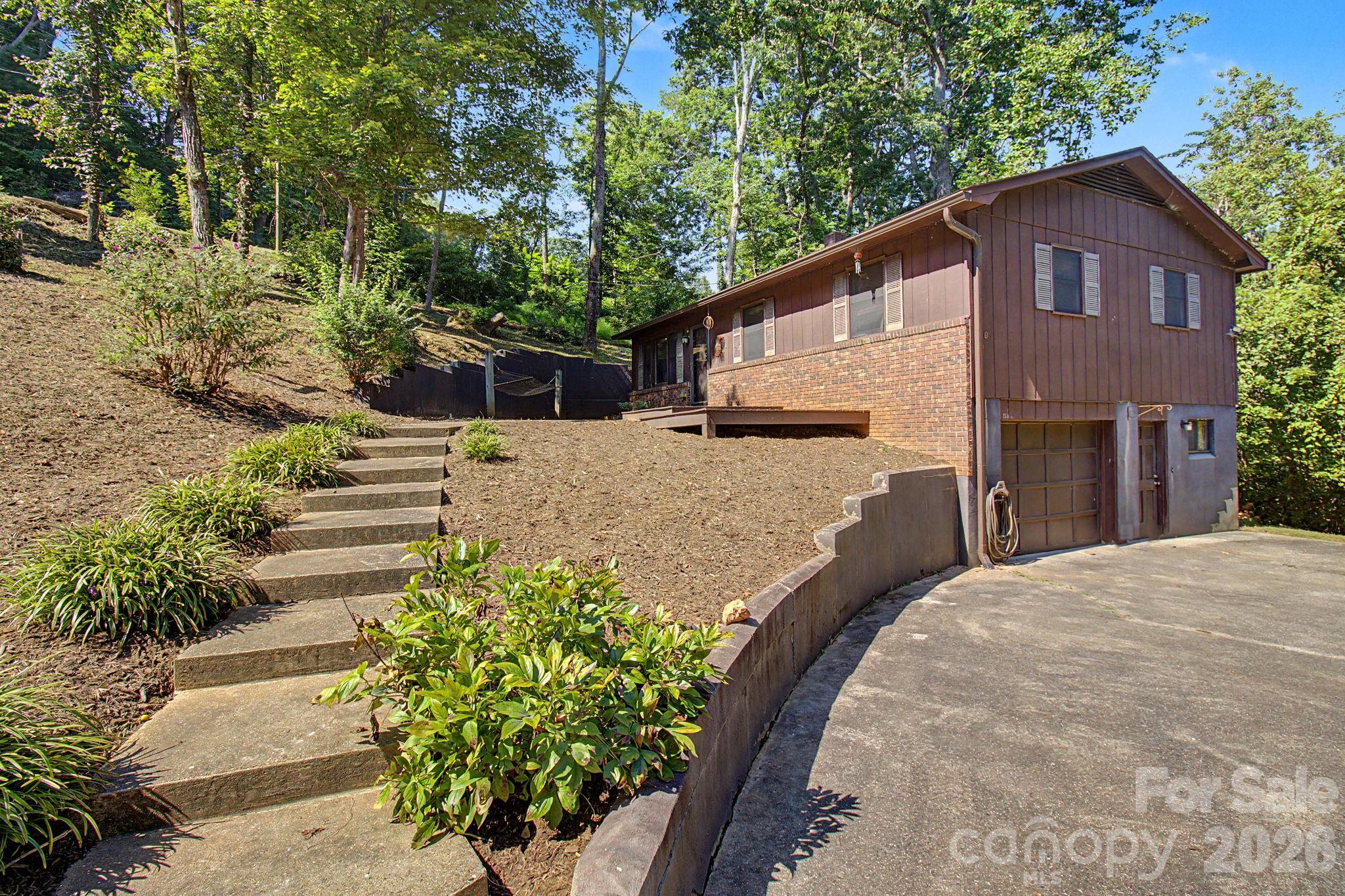 Single Family Residence at 21 Coffey Circle, Asheville, photo 2 of 37