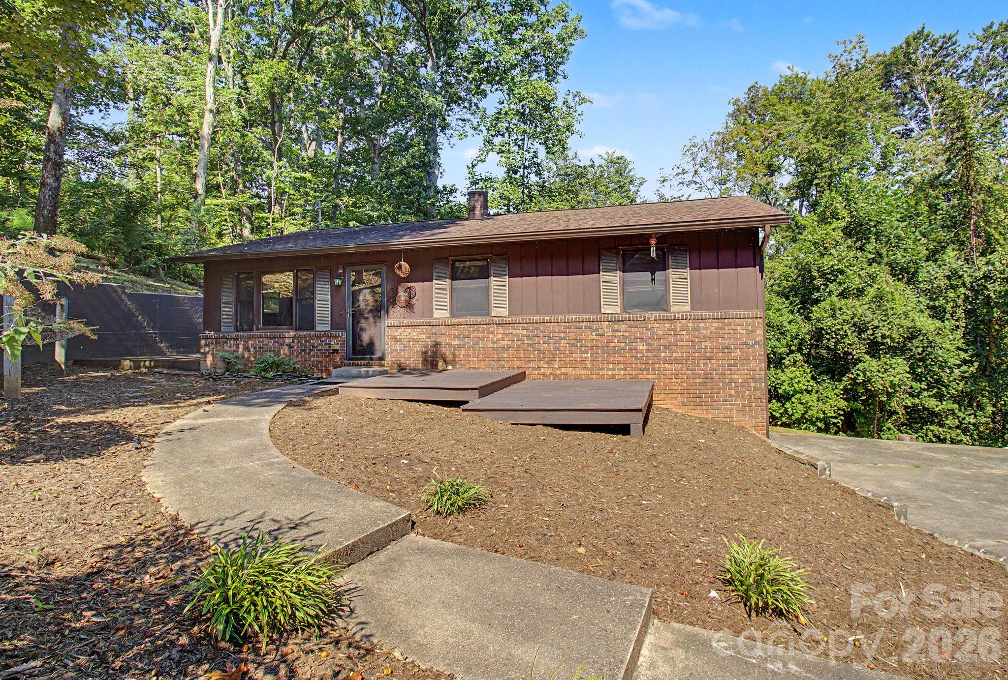 Single Family Residence at 21 Coffey Circle, Asheville, photo 3 of 37