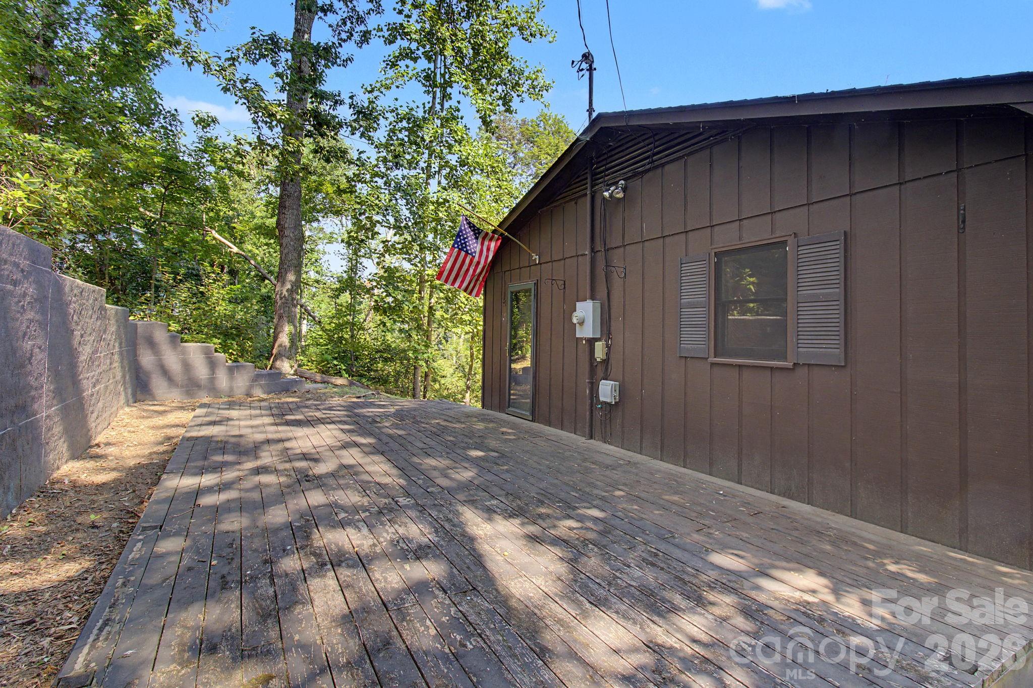 Single Family Residence at 21 Coffey Circle, Asheville, photo 8 of 37