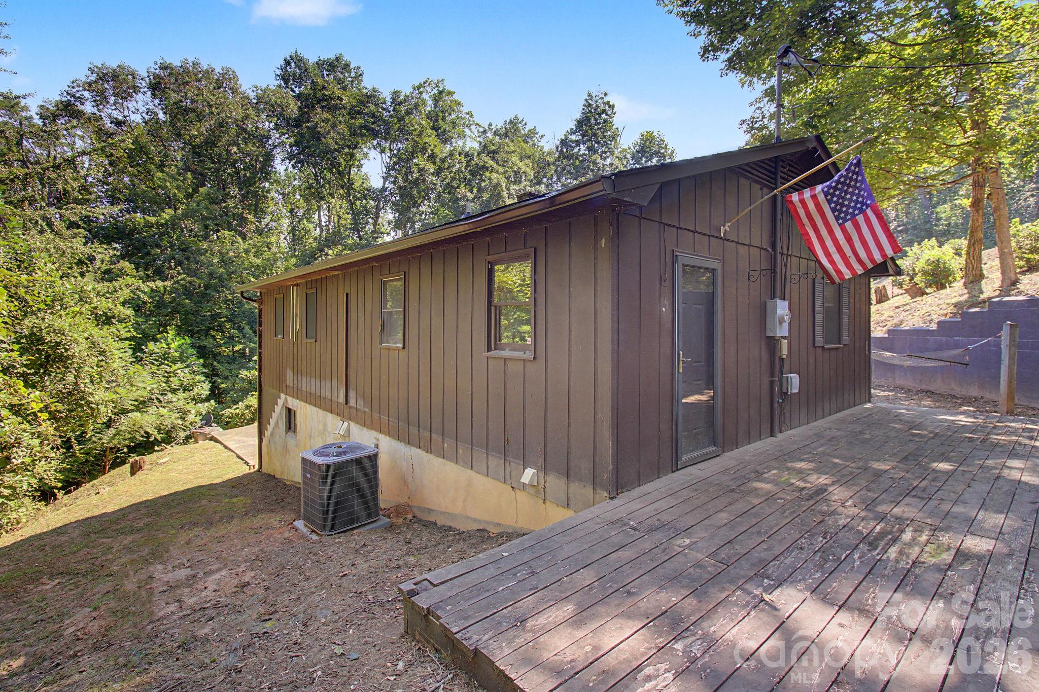 Single Family Residence at 21 Coffey Circle, Asheville, photo 9 of 37