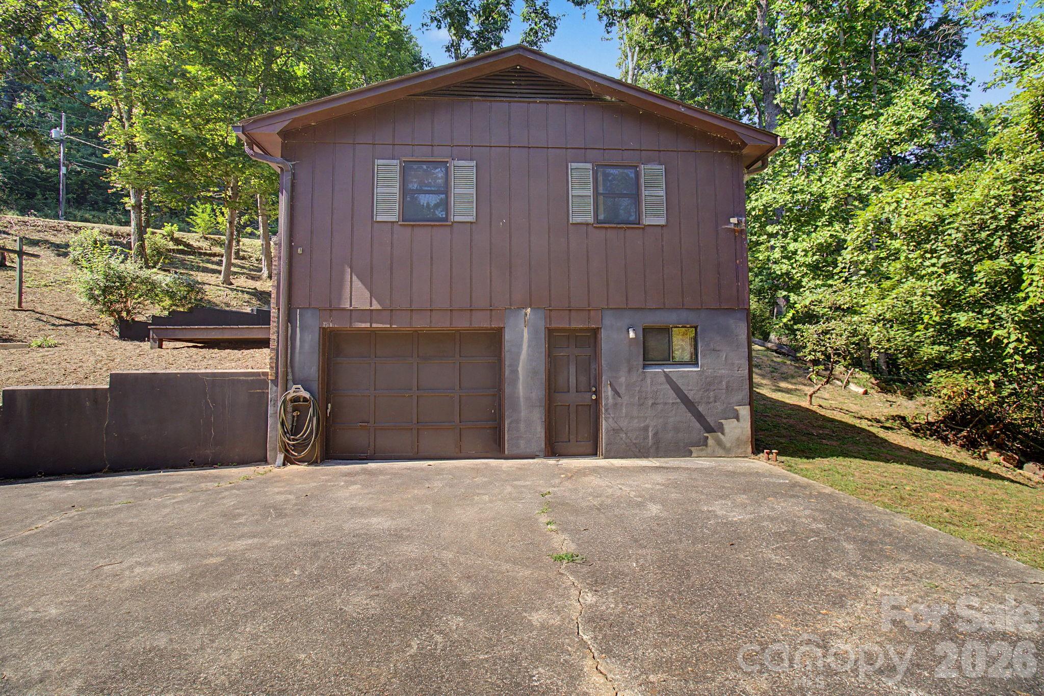 Single Family Residence at 21 Coffey Circle, Asheville, photo 11 of 37
