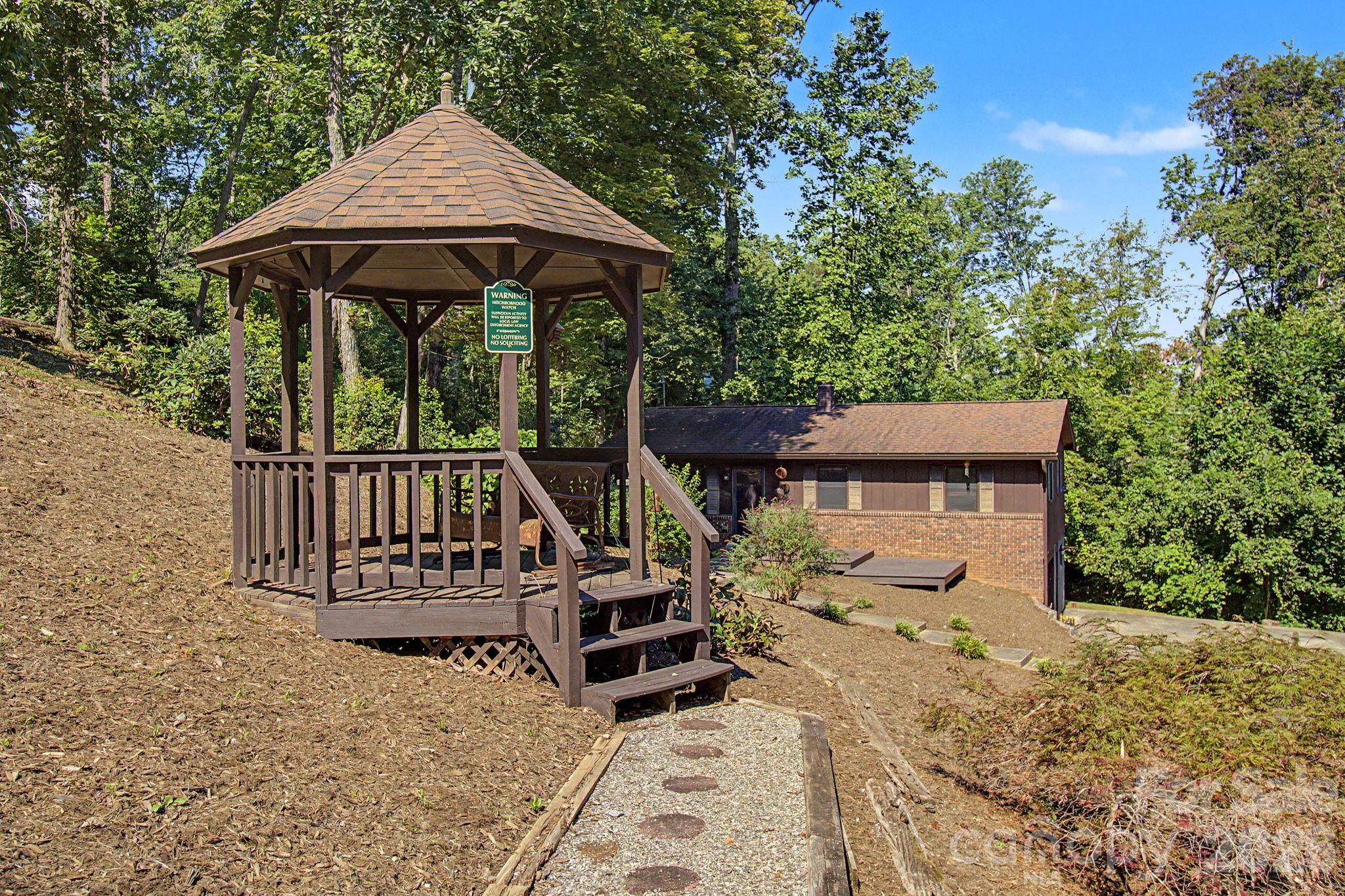 Single Family Residence at 21 Coffey Circle, Asheville, photo 12 of 37